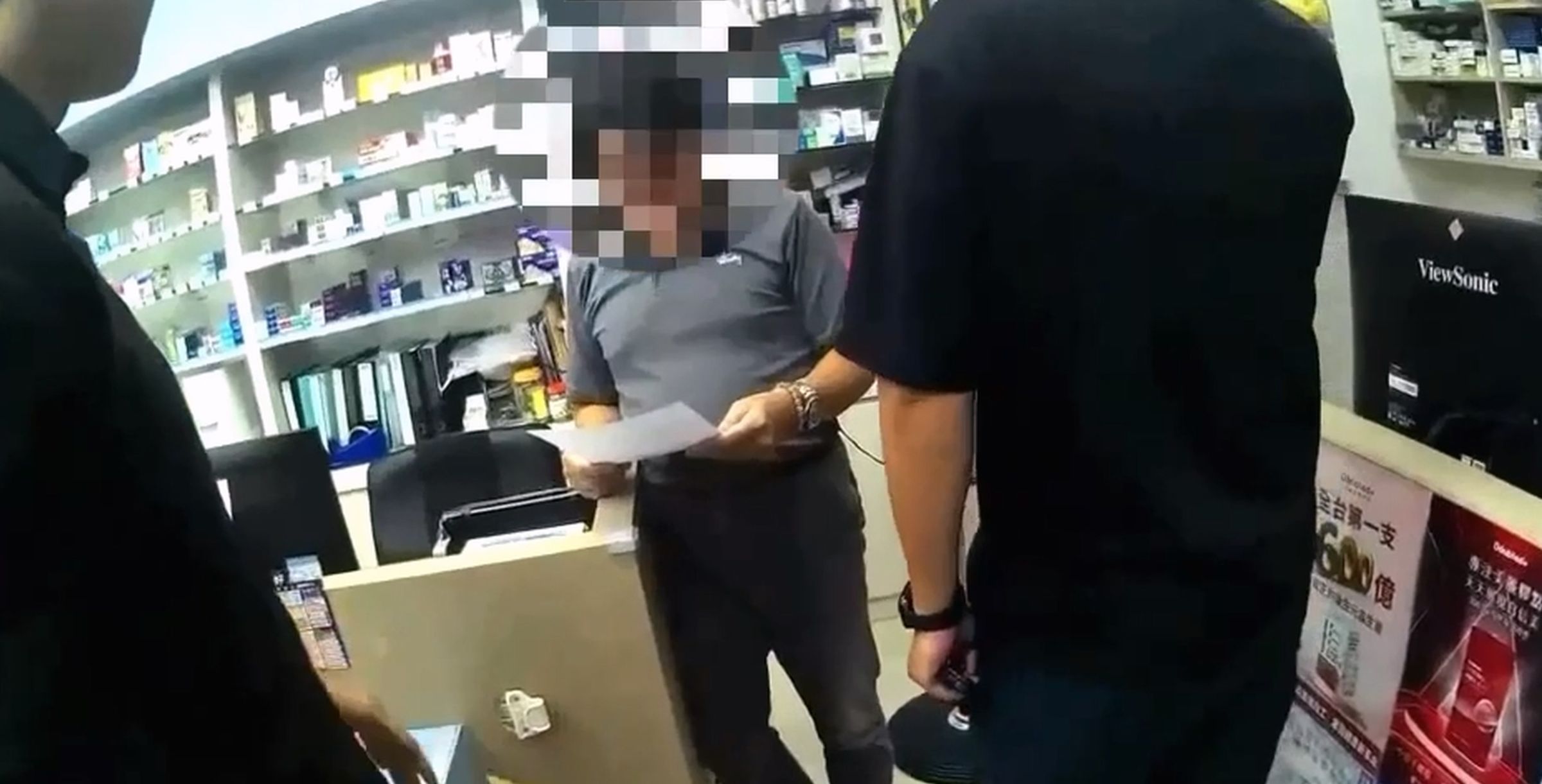 涉嫌對女大生下藥的淡水藥師遭羈押禁見。（翻攝畫面）