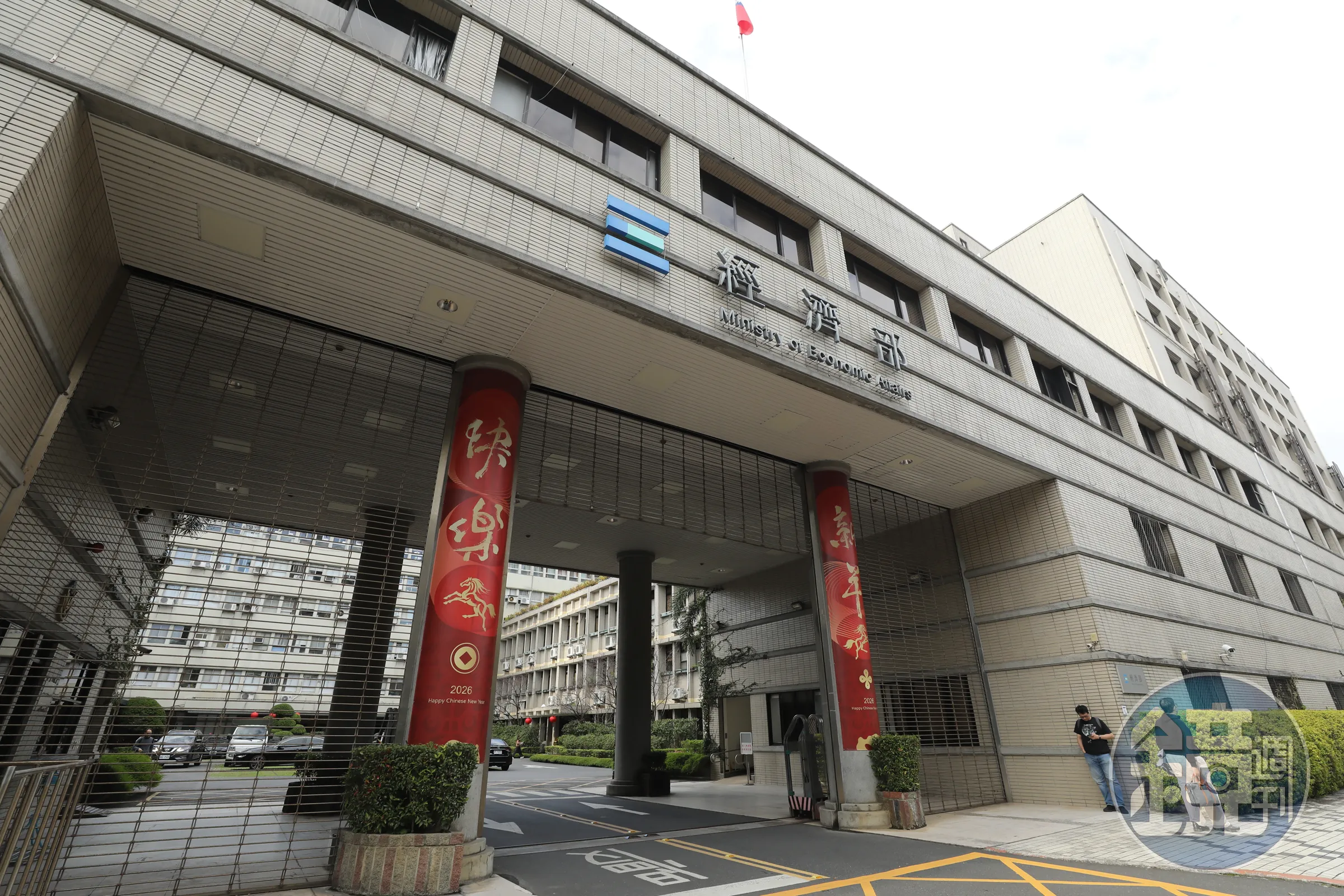 經濟部宣布本次電價不調整,目前平均電價每度3.7823元。(本刊資料照)