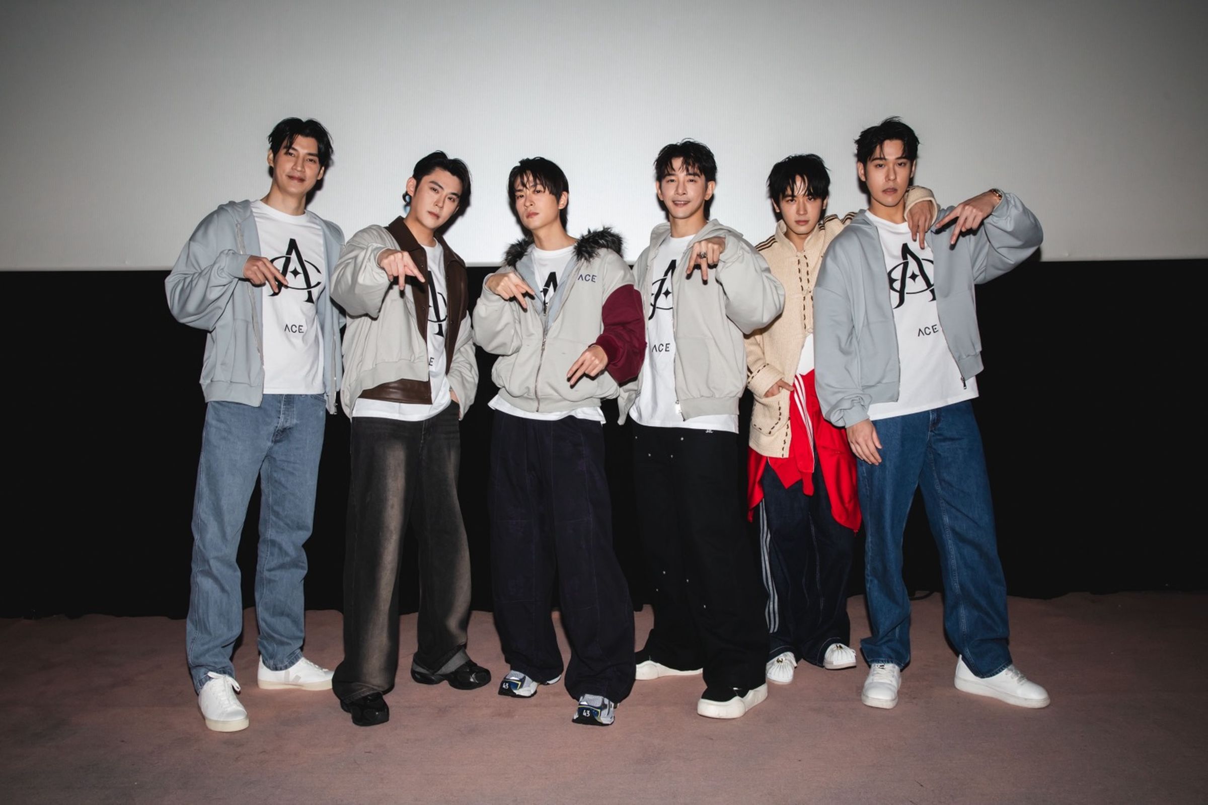 張立昂、陳奕、吳思賢、周予天、羅宏正、石知田齊聚一堂為《男公館》造勢。（《男公館》提供）