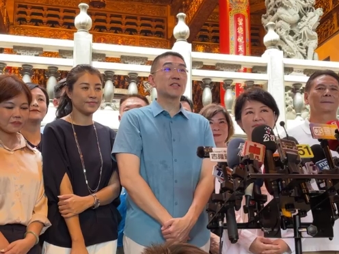 台中市長盧秀燕、南投縣長許淑華今早到基隆聖安宮媽祖廟，力挺謝國樑反罷免。（翻攝自謝國樑臉書）