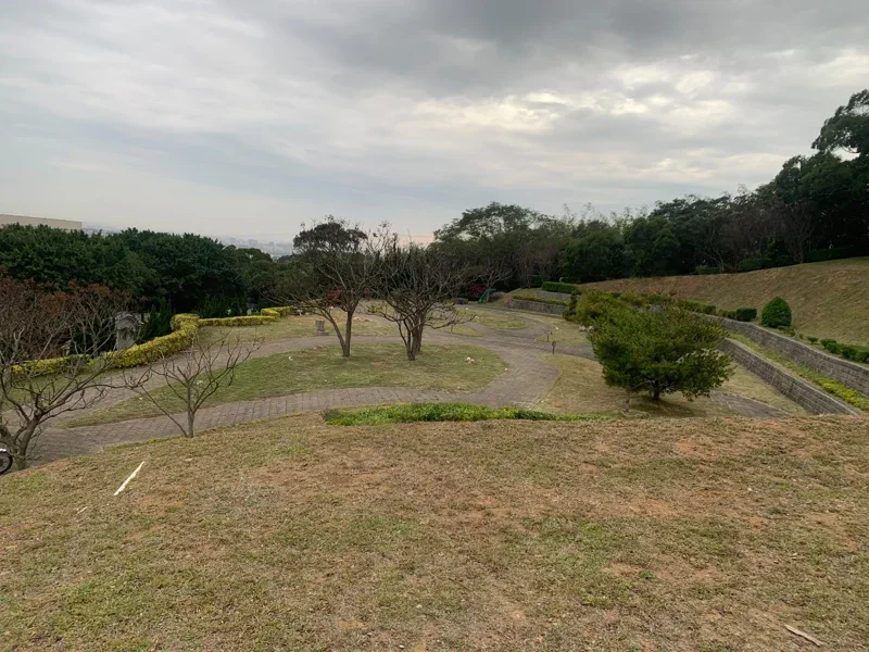 隨著觀念轉變,越來越多人選擇環保葬形式,是否影響後代運勢也成為網路討論焦點。(示意圖/桃園市民政局提供)