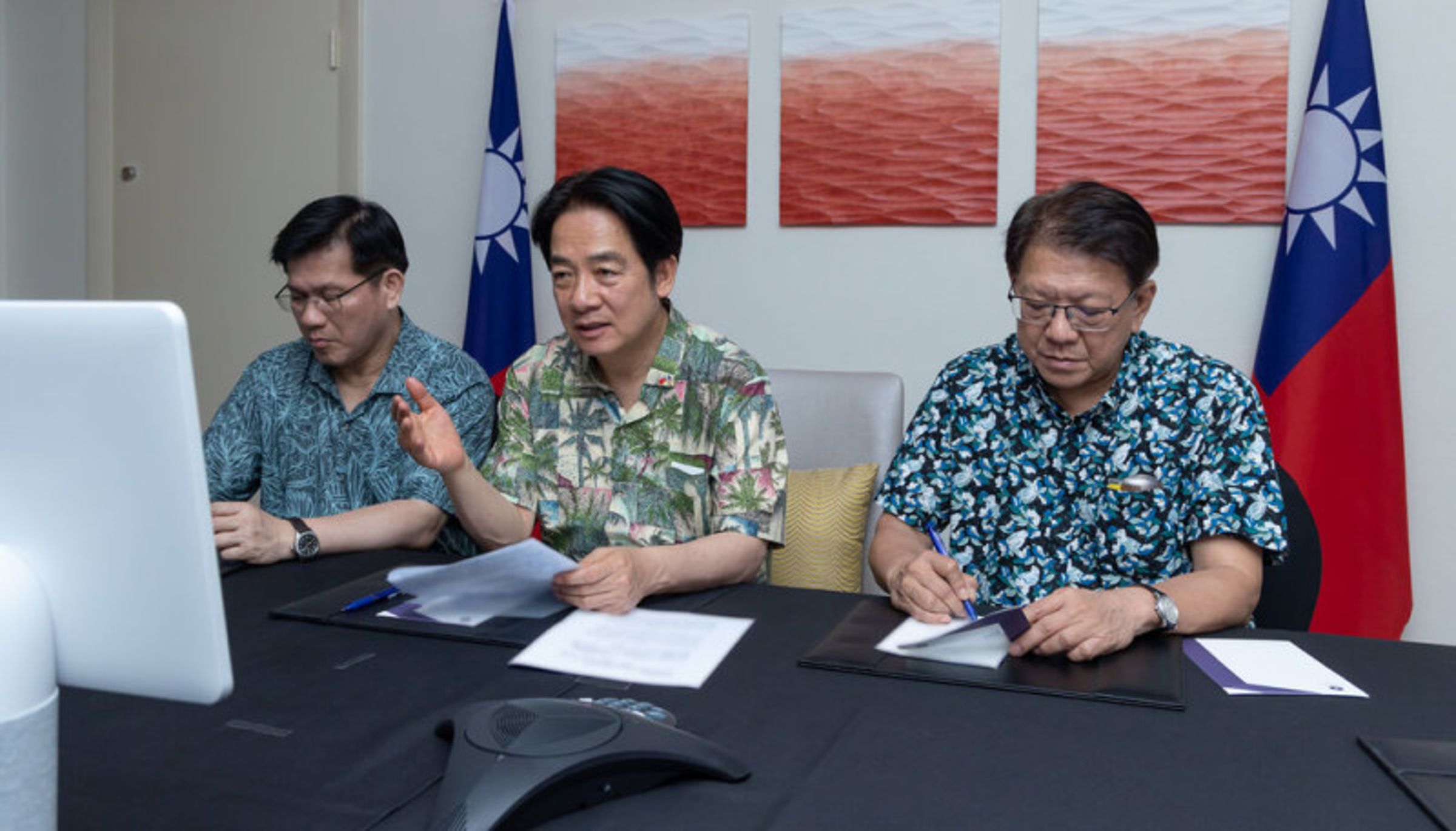 國安團隊重要成員,也在總統府同步與賴召開國安視訊會議。(總統府提供)