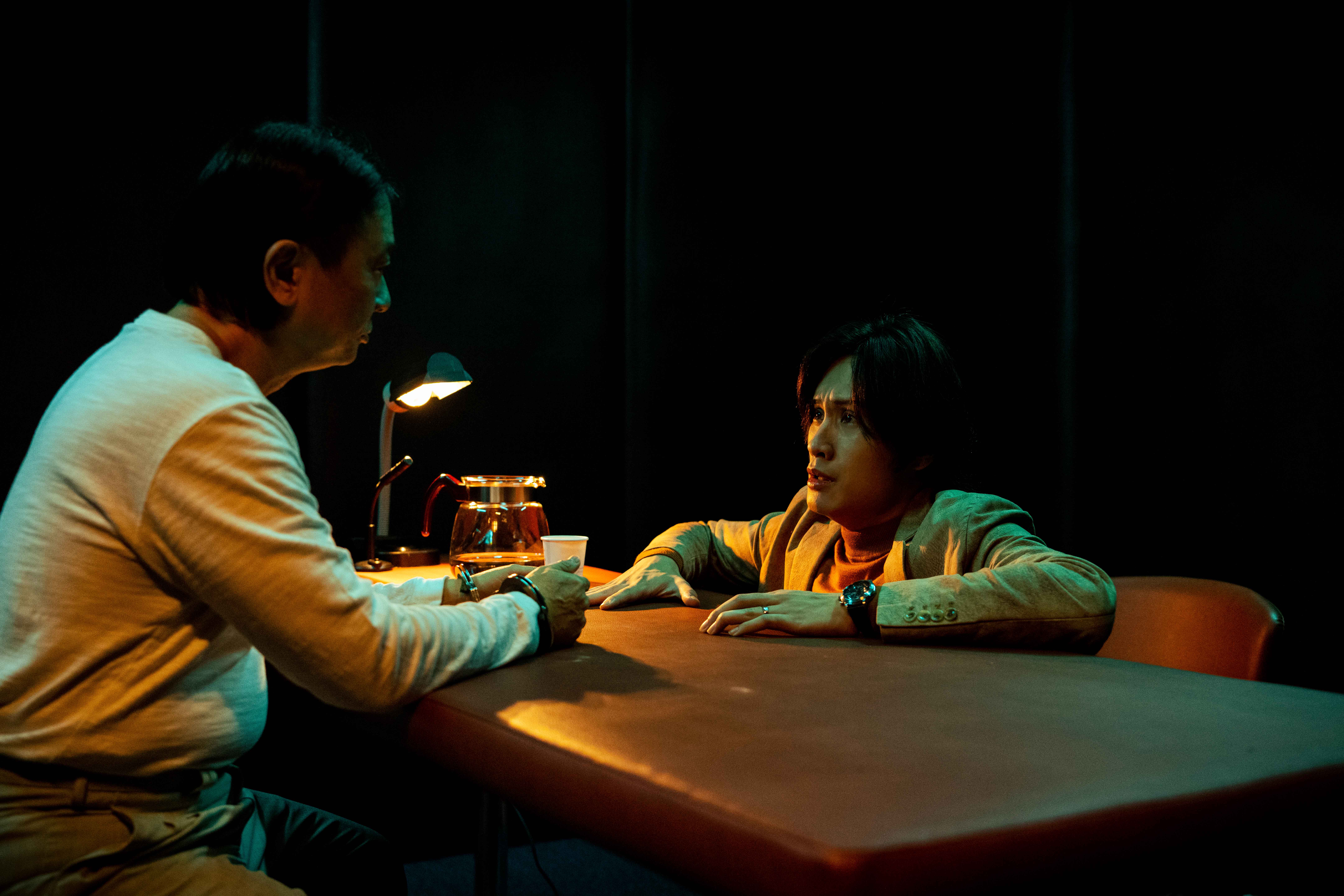 黃宣《正港分局》對戲邰智源，盡全力演訊問室打鬥戲。（Netflix提供）