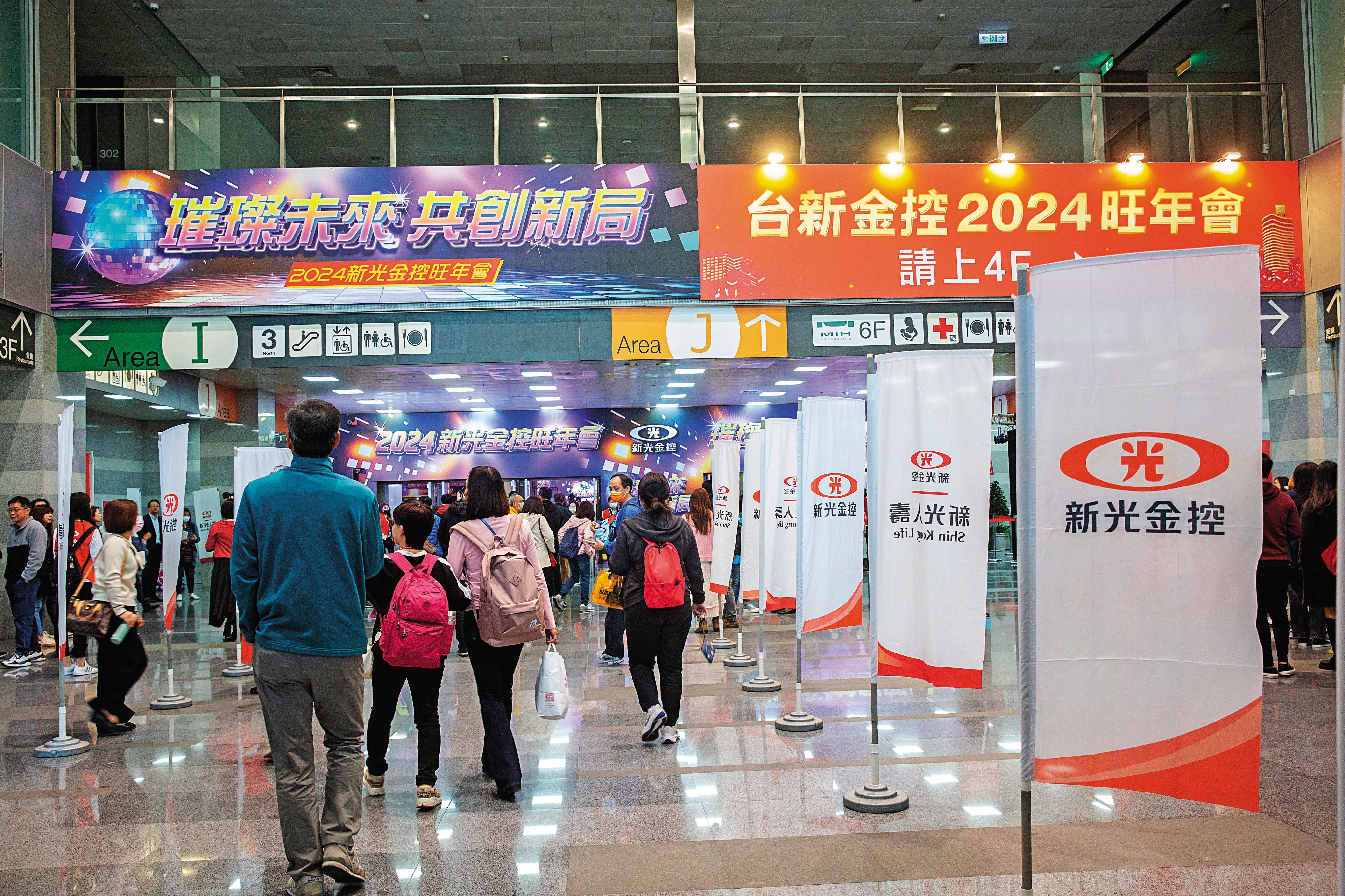 吳家友人建議，出售新光金子公司給台新金替新壽解套。