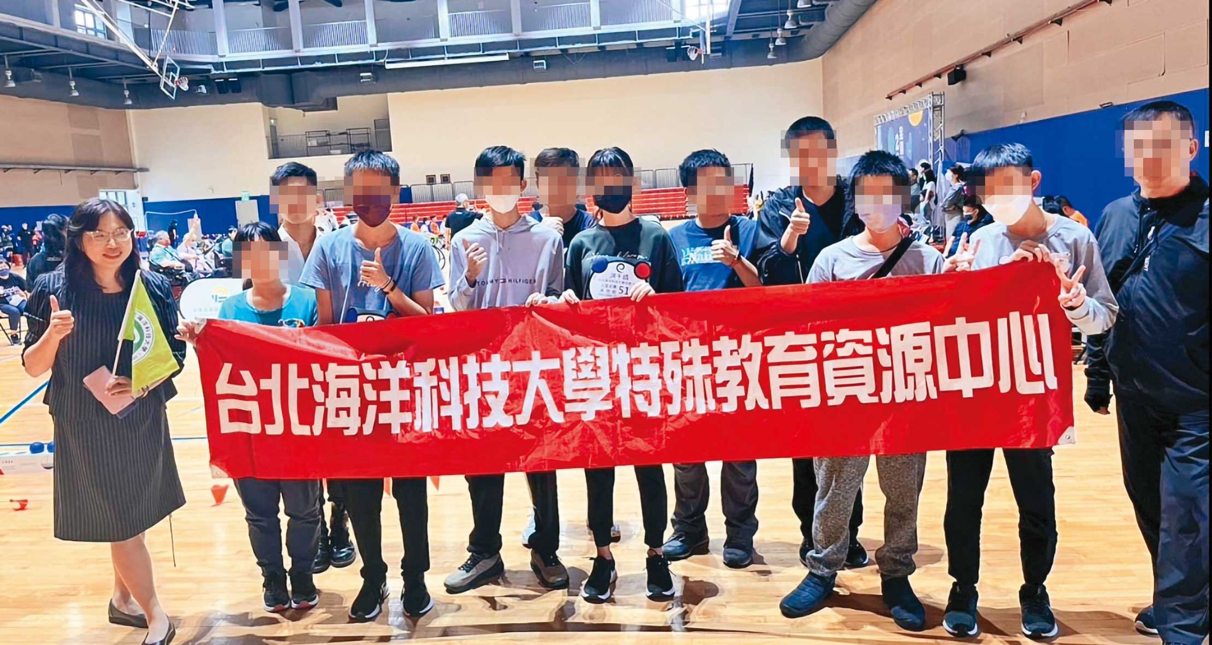 蔡絢麗(左)在學校支持下創立特教中心,卻爆出霸凌特教生的爭議。(翻攝台北海洋科技大學官網)