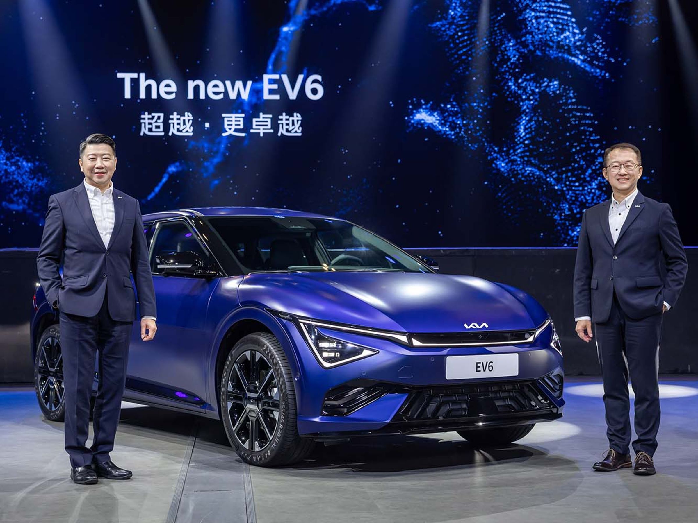 全新小改款的EV6建議售價166.9萬起。