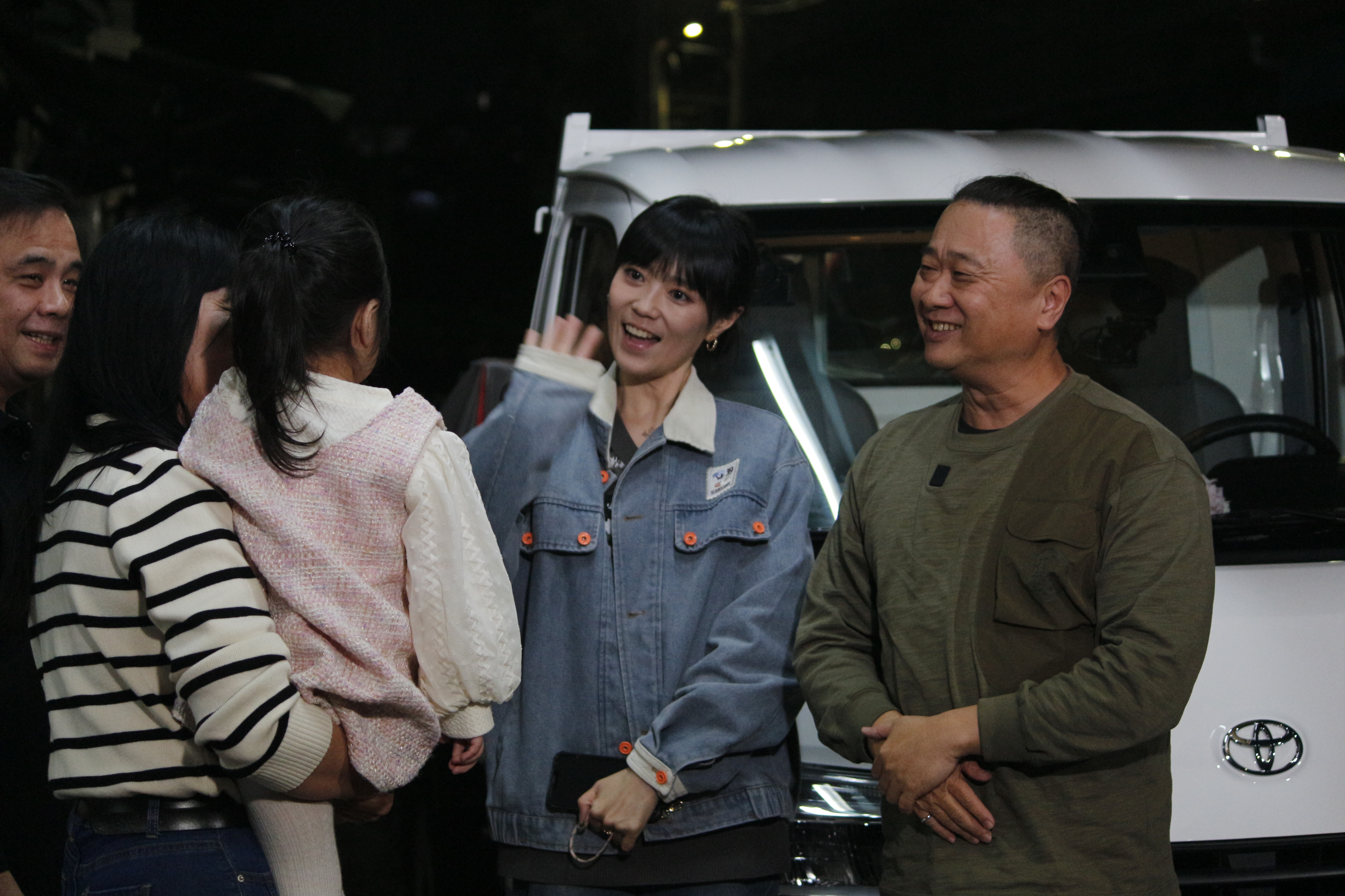 曹雅雯與邰智源到雲林出外景。（公視台語台提供）