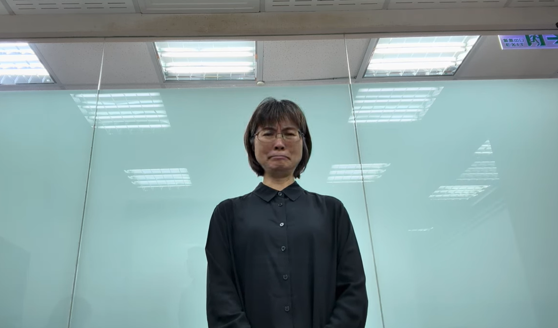 謝宜容出來道歉了！自拍影片哽咽流淚「不再擔任北分署長職務」。（翻自YT影片）