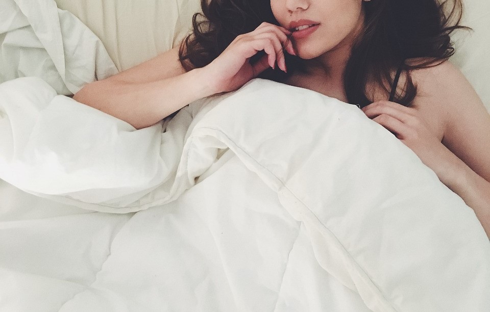 美國一名人妻會在睡夢中呻吟、自慰、還喊男同事的名字，讓丈夫誤以為她外遇，沒想到妻子是患有「性眠症」。（示意圖，pixabay）