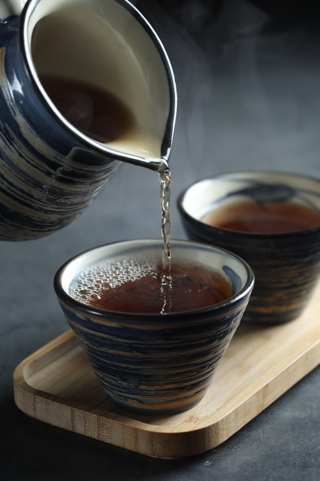 在客家地區盛行的「古法烘焙柚子茶」，酸中帶甜、甜中帶甘。（150元／壺）