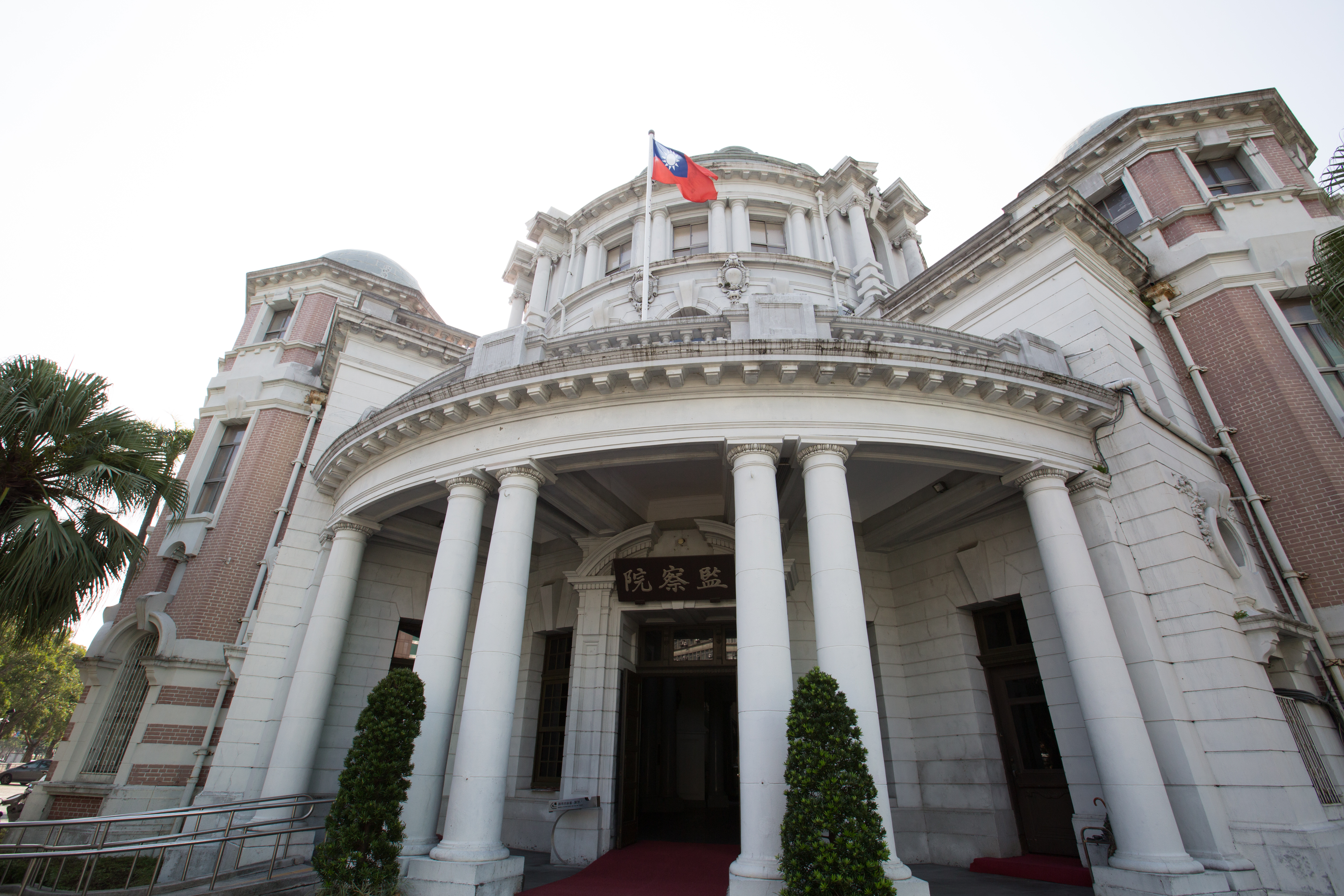 剴剴案社工在媒體鏡頭前遭上銬，監察院糾正警政署、北市警局。