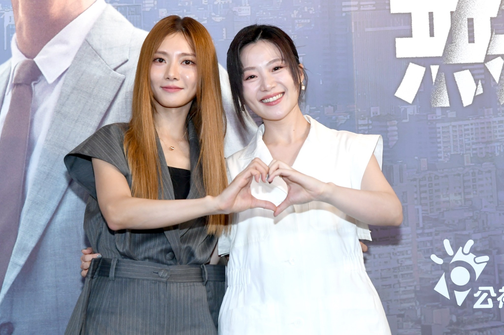 蔡黃汝與楊小黎合作台語律政劇。（華視提供）