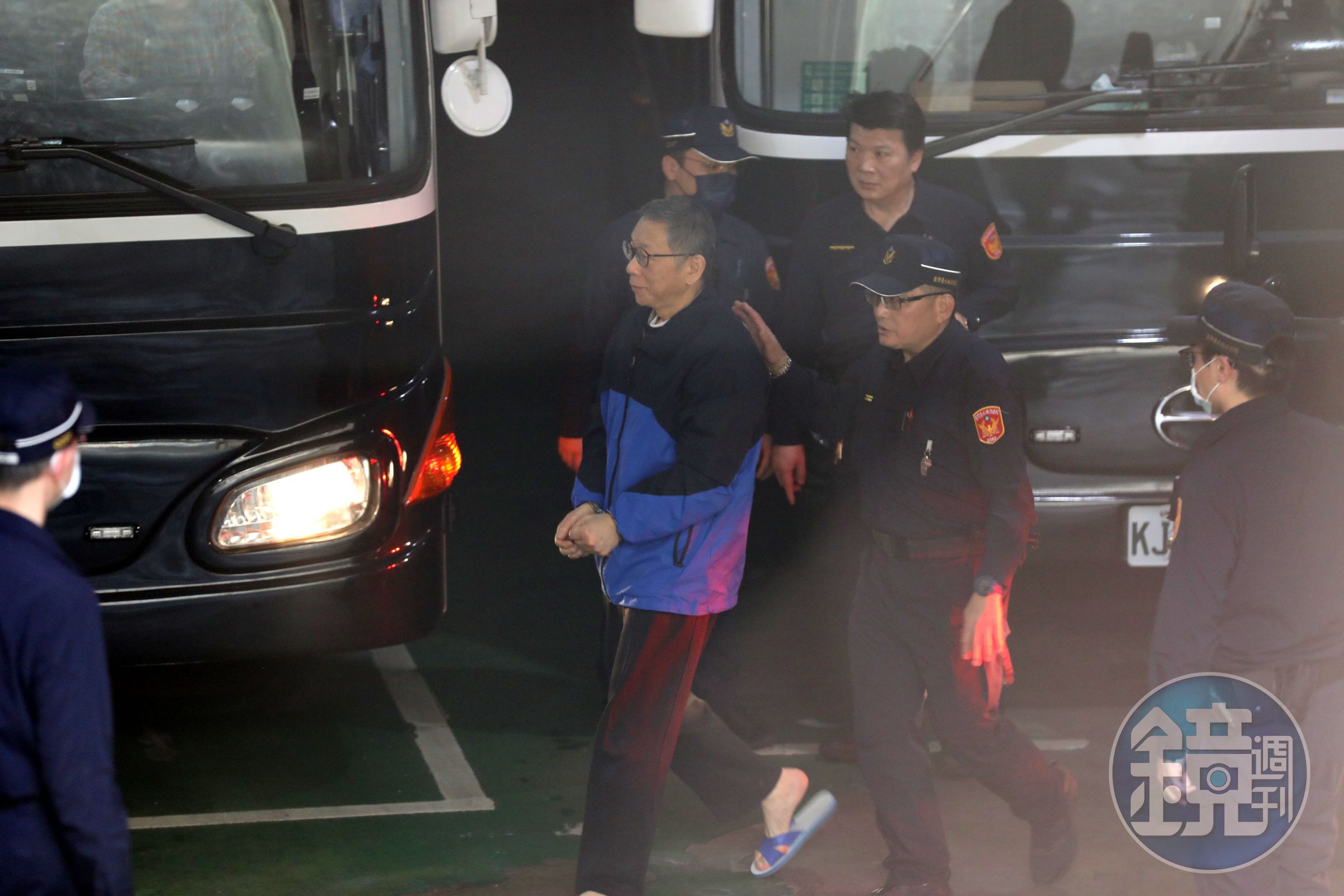 柯文哲申請解除禁見，今於台北地院出庭。