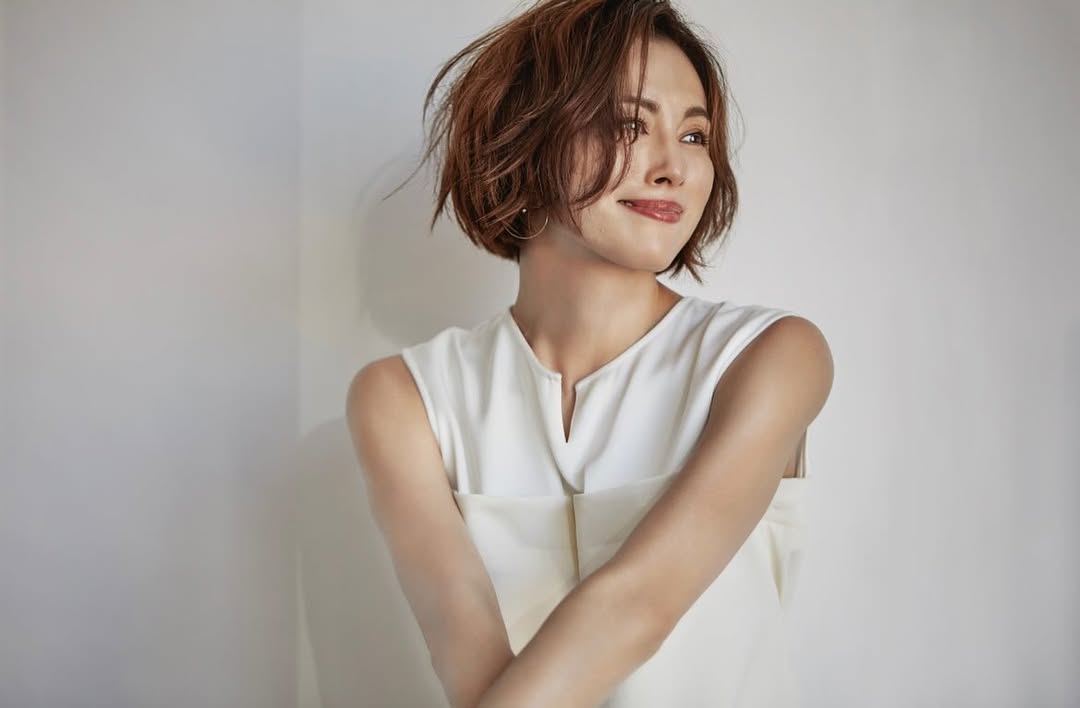 去年10月週刊雜誌的爆料，指出關東信越厚生局麻藥取締部曾於去年8月底前往米倉涼子位於東京都內的住宅進行搜查。（翻攝自米倉涼子IG）