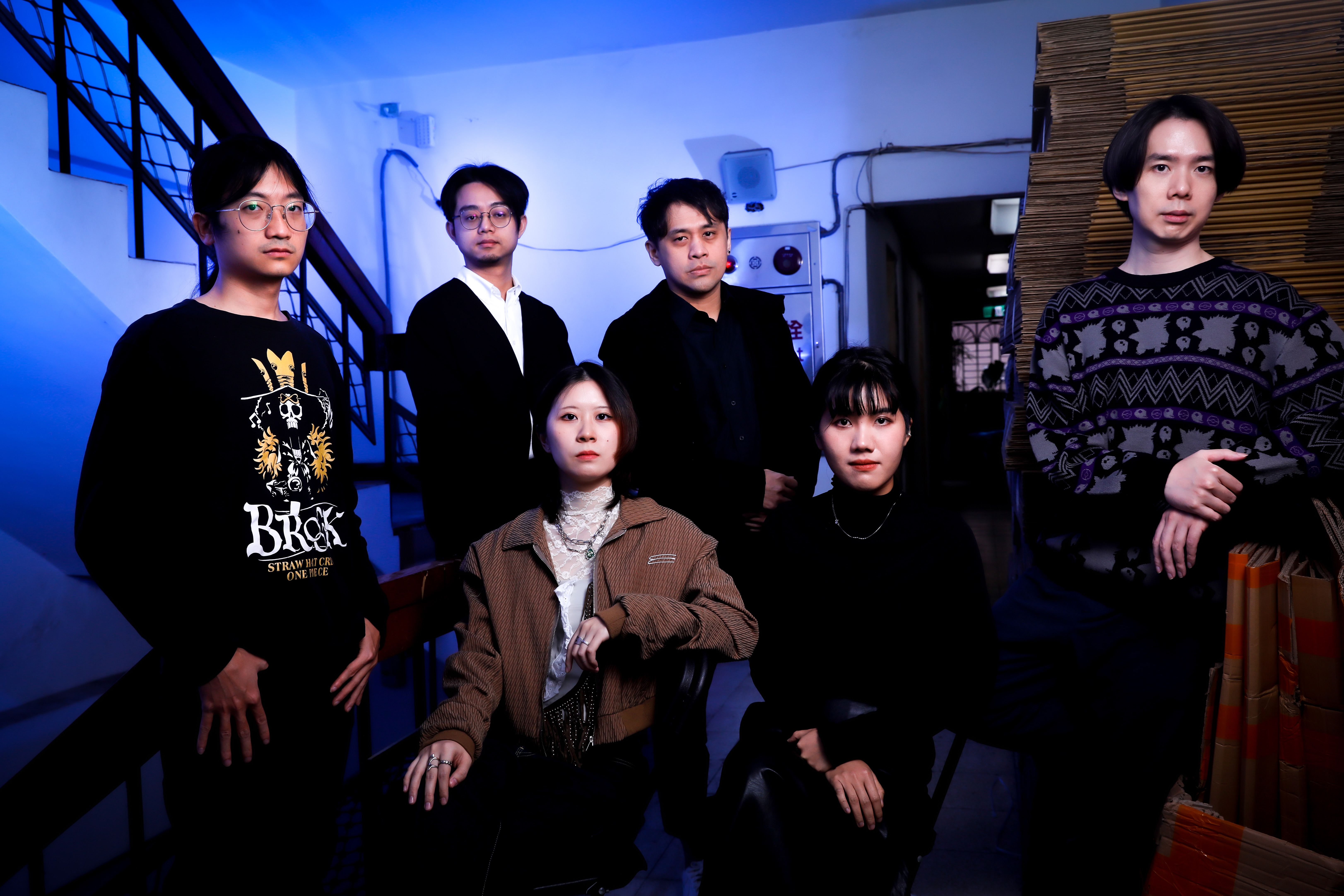 「疑漫錄」系列漫畫由達達烏拉拉（左起）、JIN、Naka、偽文雁、ijlii、賴惟智創作。