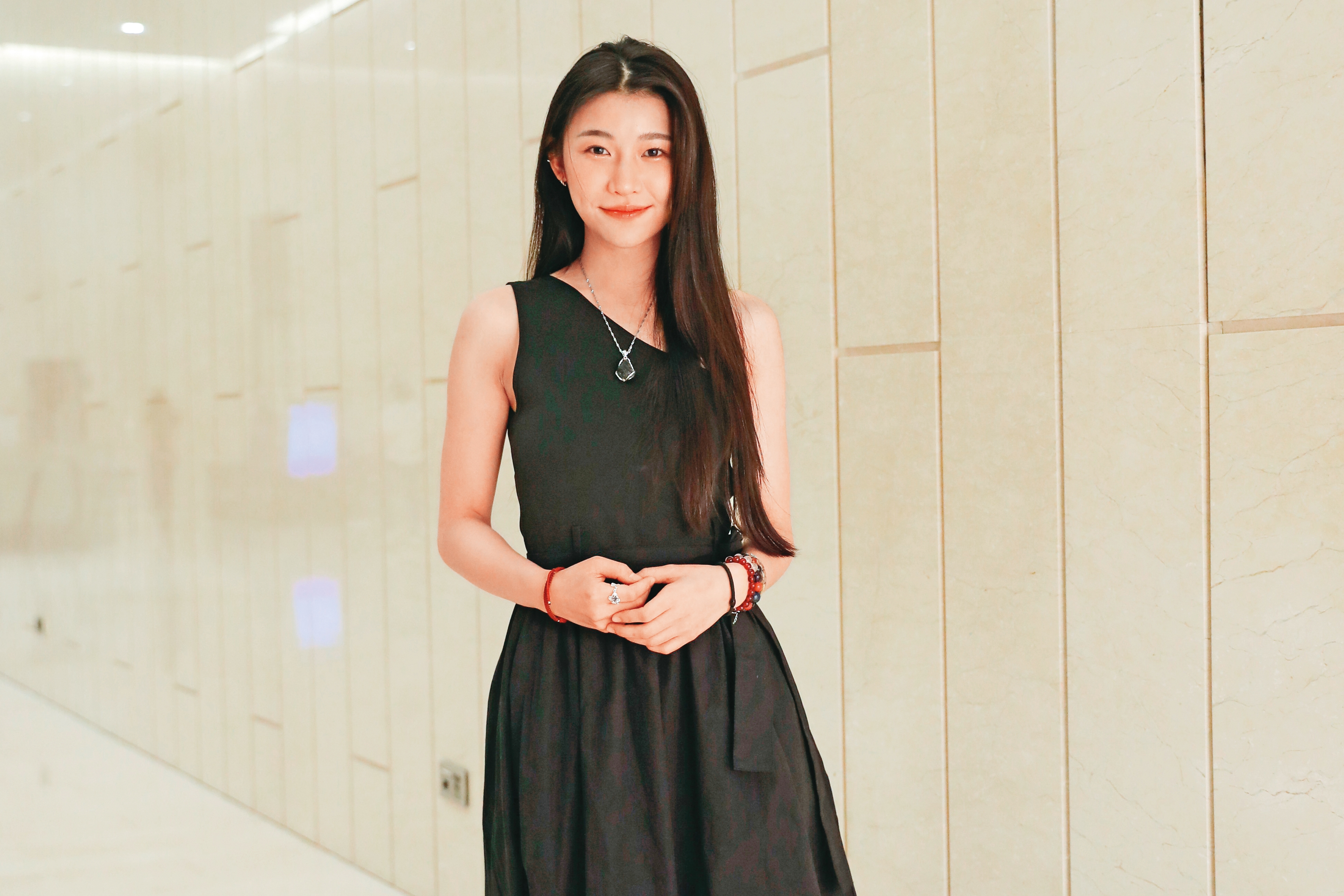 采子因感情雙劈事件重挫形象,一度退出演藝圈,時隔2年後,參加周星馳電影《女足》女主角海選,過關斬將到最後一關。