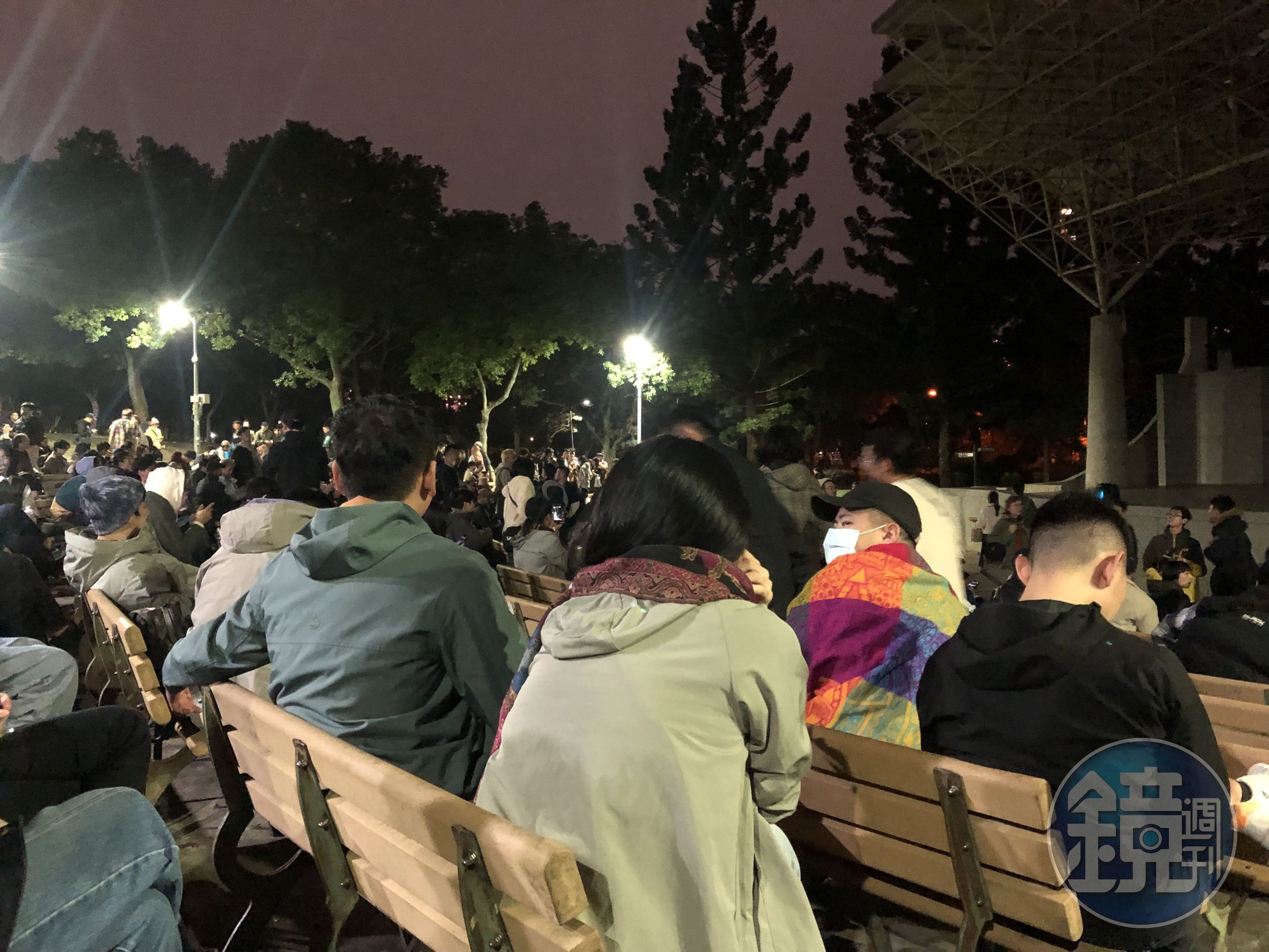 「在大安森林公園一邊哭一邊跨年」活動有上百人實際參與。(讀者提供)