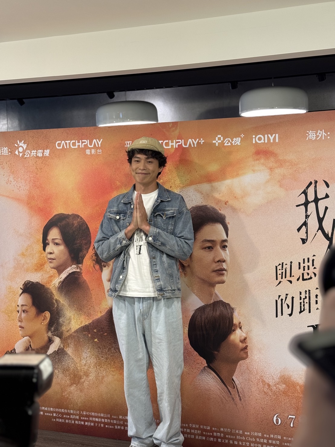 黃鐙輝在戲裡飾演思覺失調症患者。