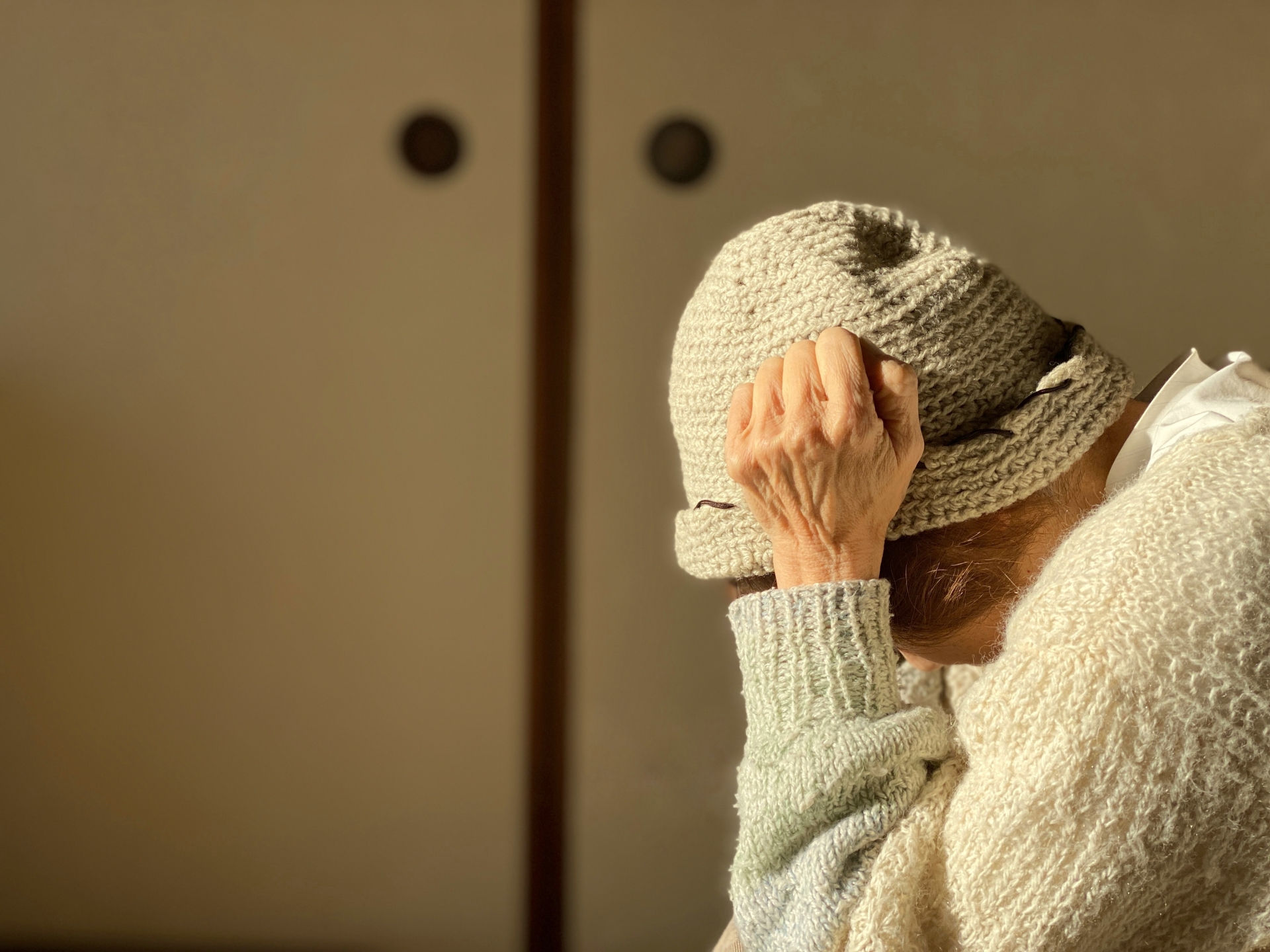 營養師教練邱世昕在臉書分享，一名長輩長期頭痛，經量測血壓竟高達「220／100mmHg」，已經進入了高血壓的紅色警戒區，血管長期處在高壓下，隨時都會有中風的危險。（翻攝自photo-ac）