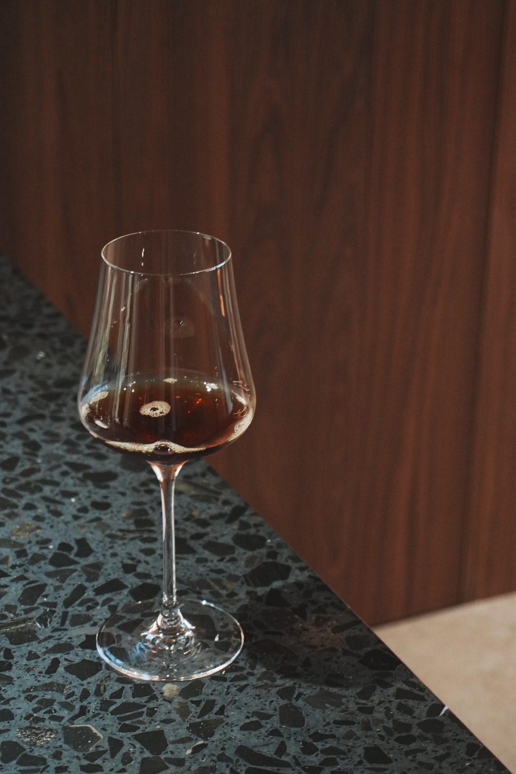 苦厚、沉穩的「sumatra foret mystique 58」，冰飲時可可香氣更顯著。（400元／杯）