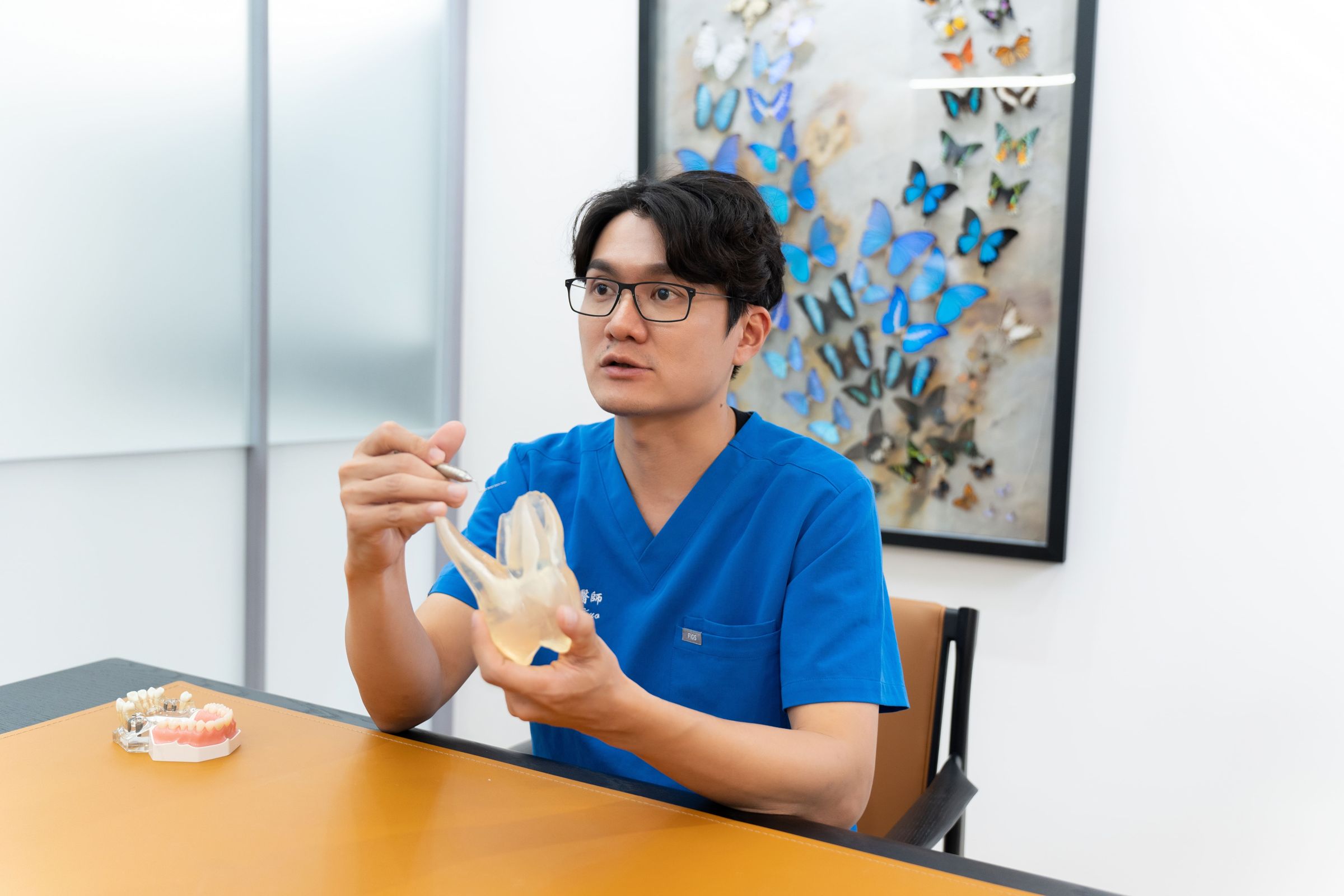 牙周病治療需仰賴醫師及患者的配合，確實清潔及定期追蹤才能維持好的口腔健康。