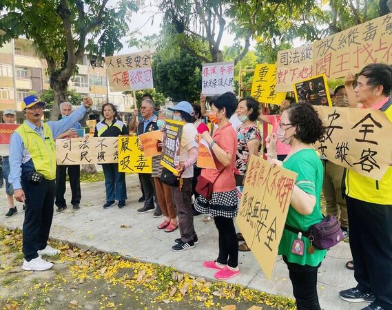 不滿法官縱放毒駕嫌犯，彰化市長林世賢號召民眾抗議。（彰化市公所提供）