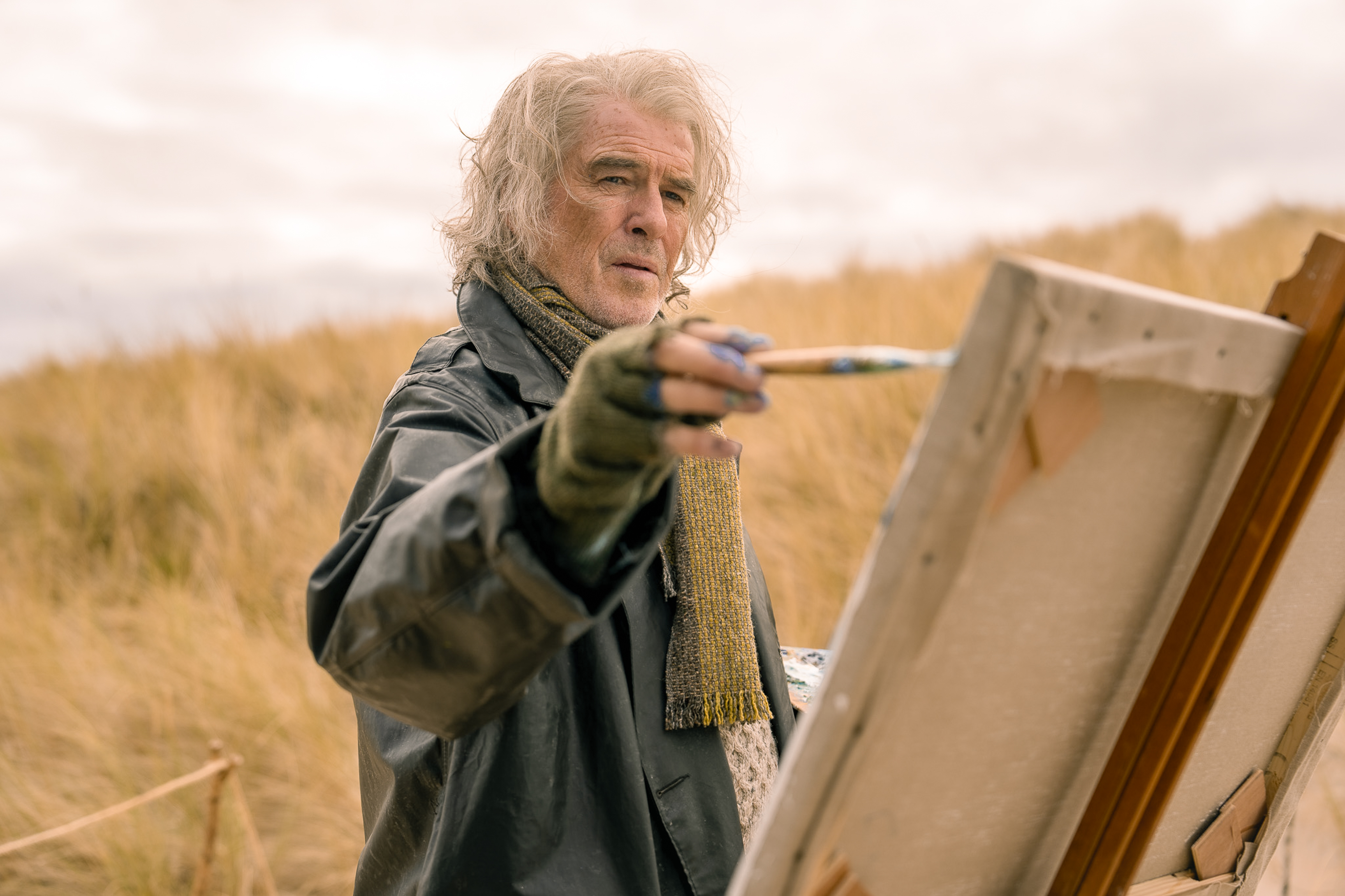 皮爾斯布洛斯南飾演為了追求藝術、放棄鐵飯碗，也讓全家分崩離析的落魄畫家威廉。（原創娛樂提供）