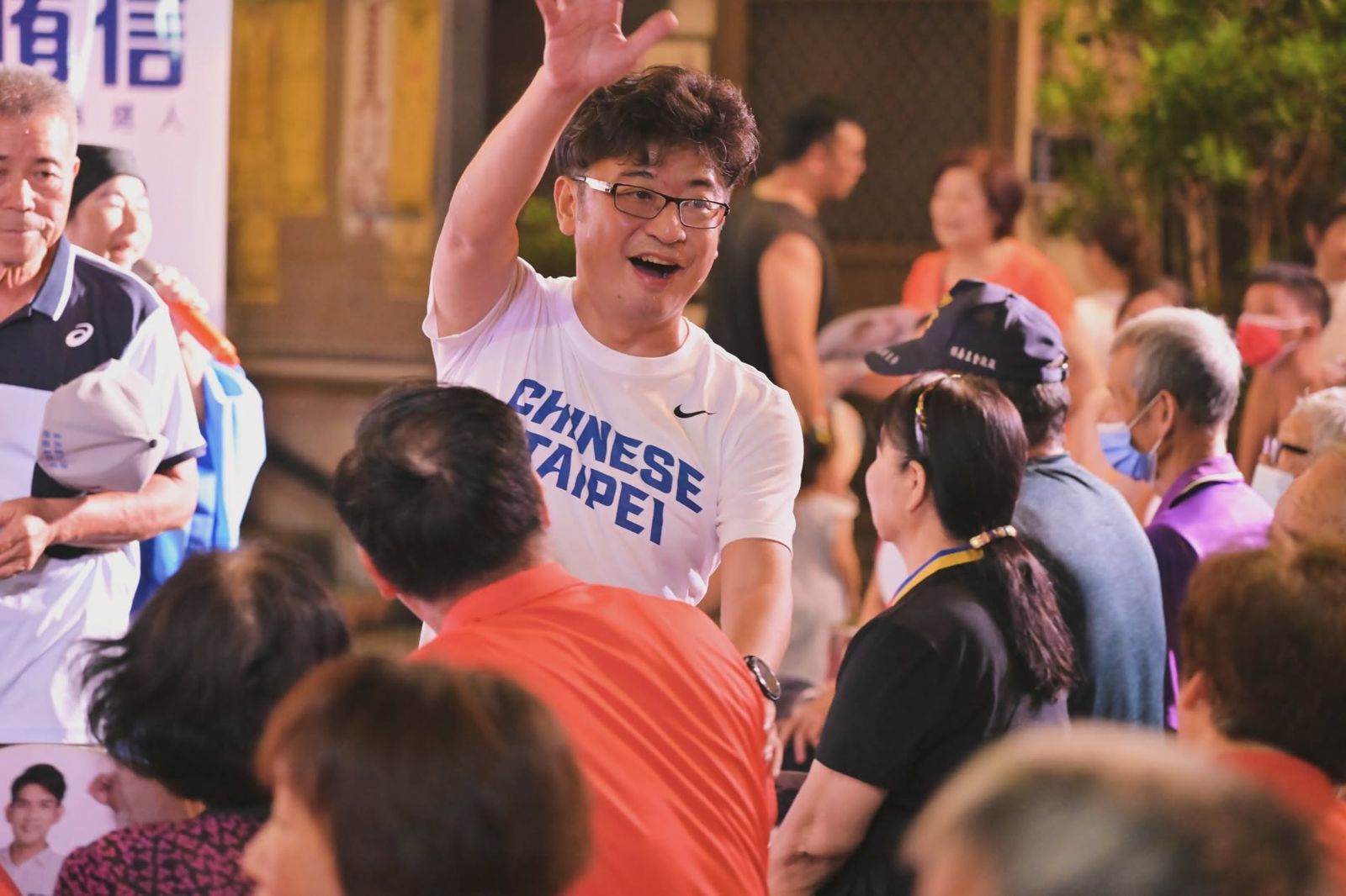 被爆請客賄選、挪用公款!謝典霖父親謝新隆「羈押禁見」 服務處主任30萬交保