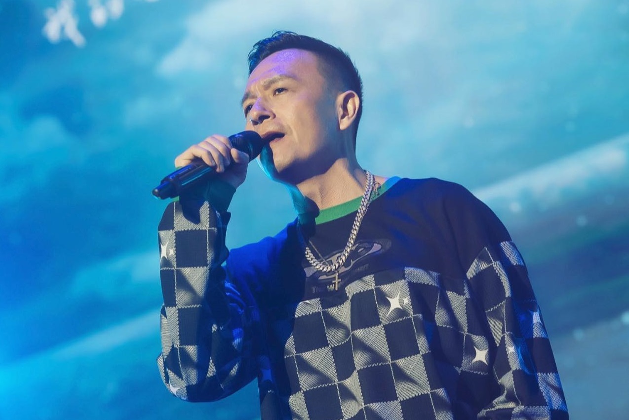 小鐘主持尾牙卻得罪廠商。（翻攝自小鐘臉書）