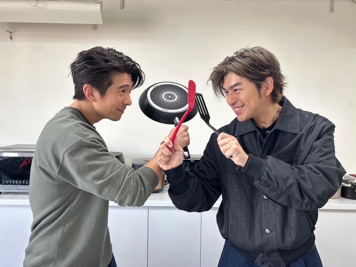 修杰楷和陳柏霖進行廚藝大對決。（修time提供）