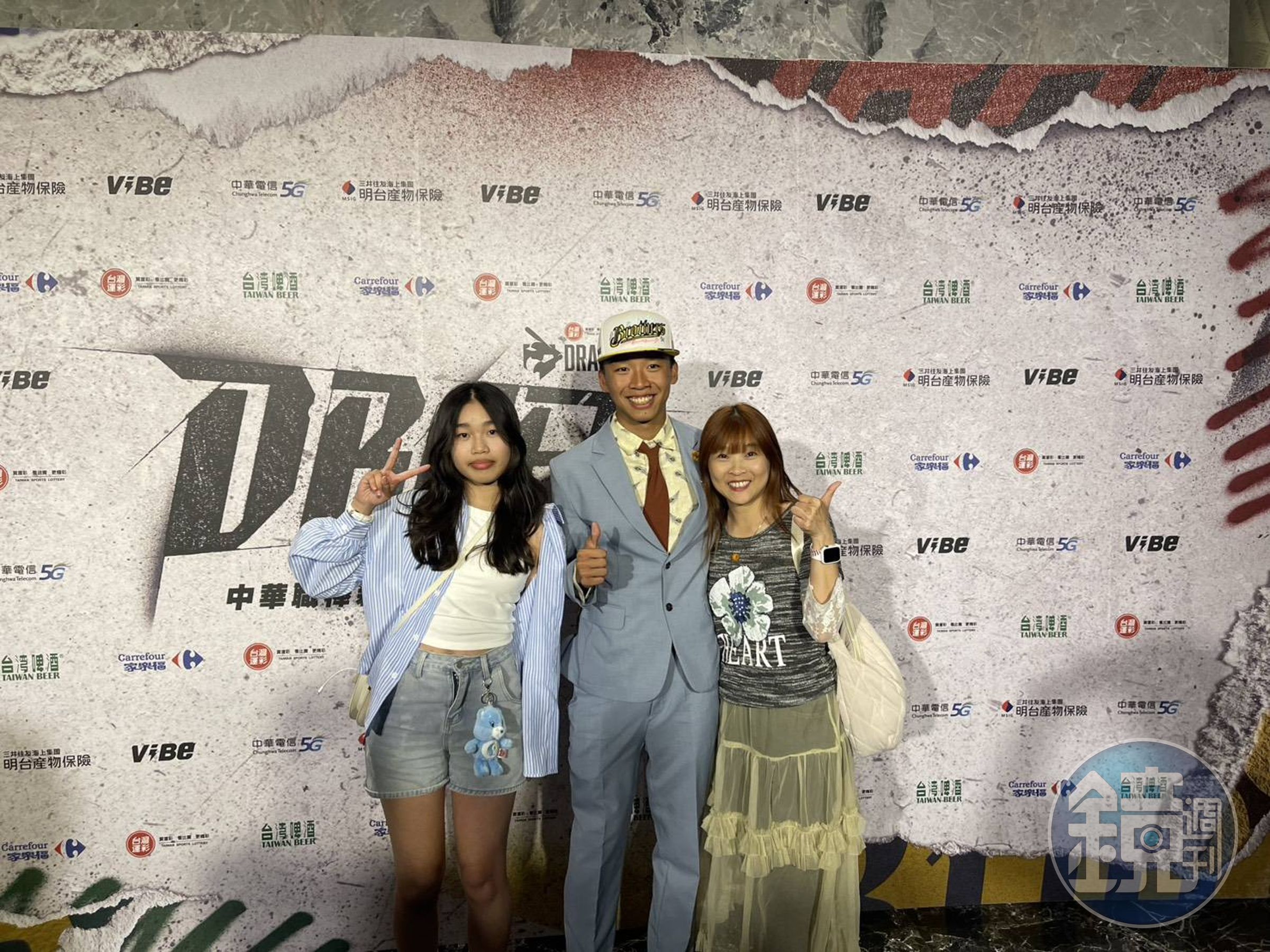 18歲的徐磊(中)在日前的中職選秀會獲中信兄弟第二輪指名。