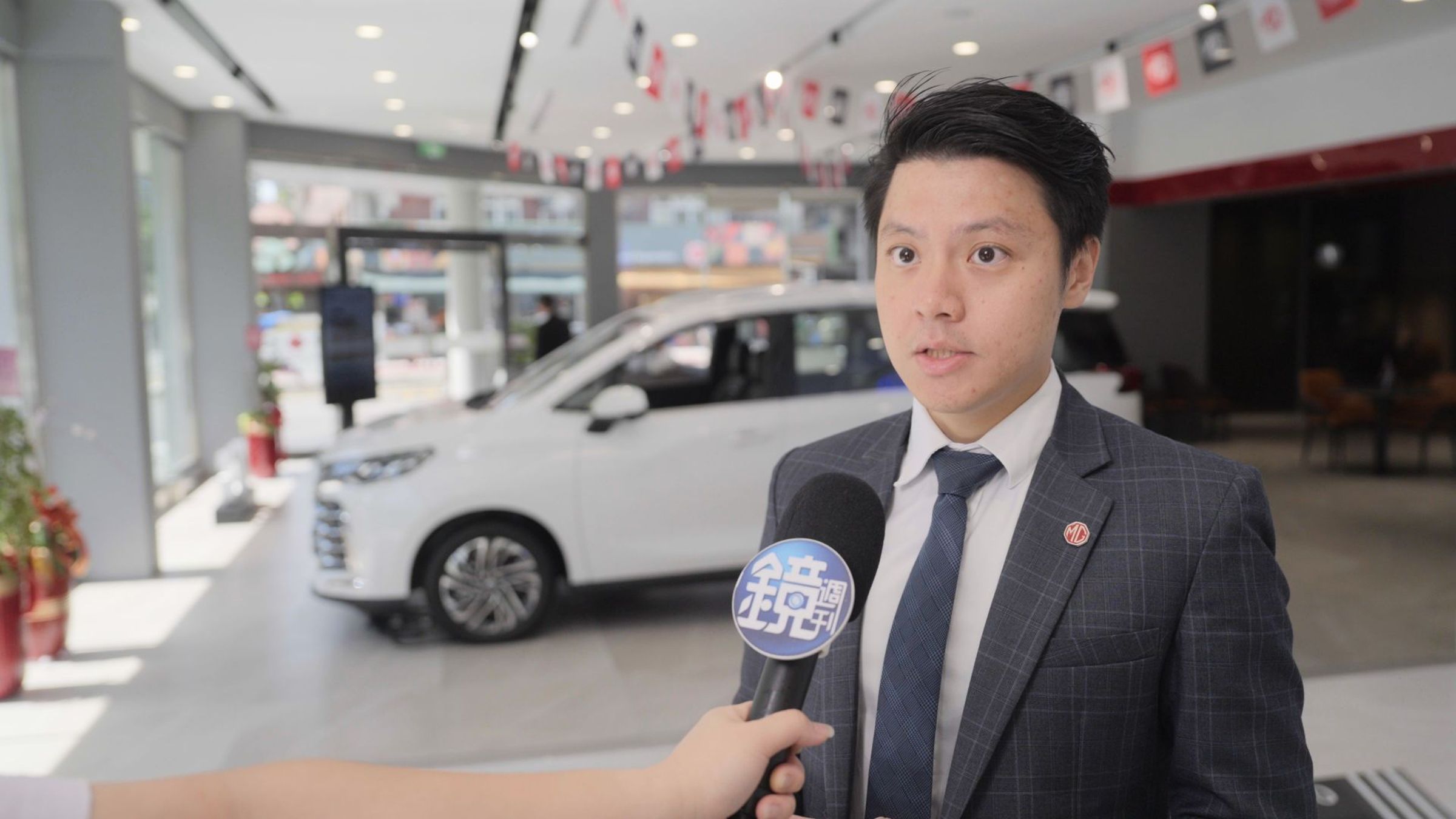 億和汽車內湖所所長郭振綱覺得這波優惠政策延長,有助提升車市銷售,許多客人因此升級座車空間換購MPV房車。