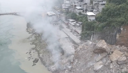 重慶彭水爆山崩。(翻攝自微博)