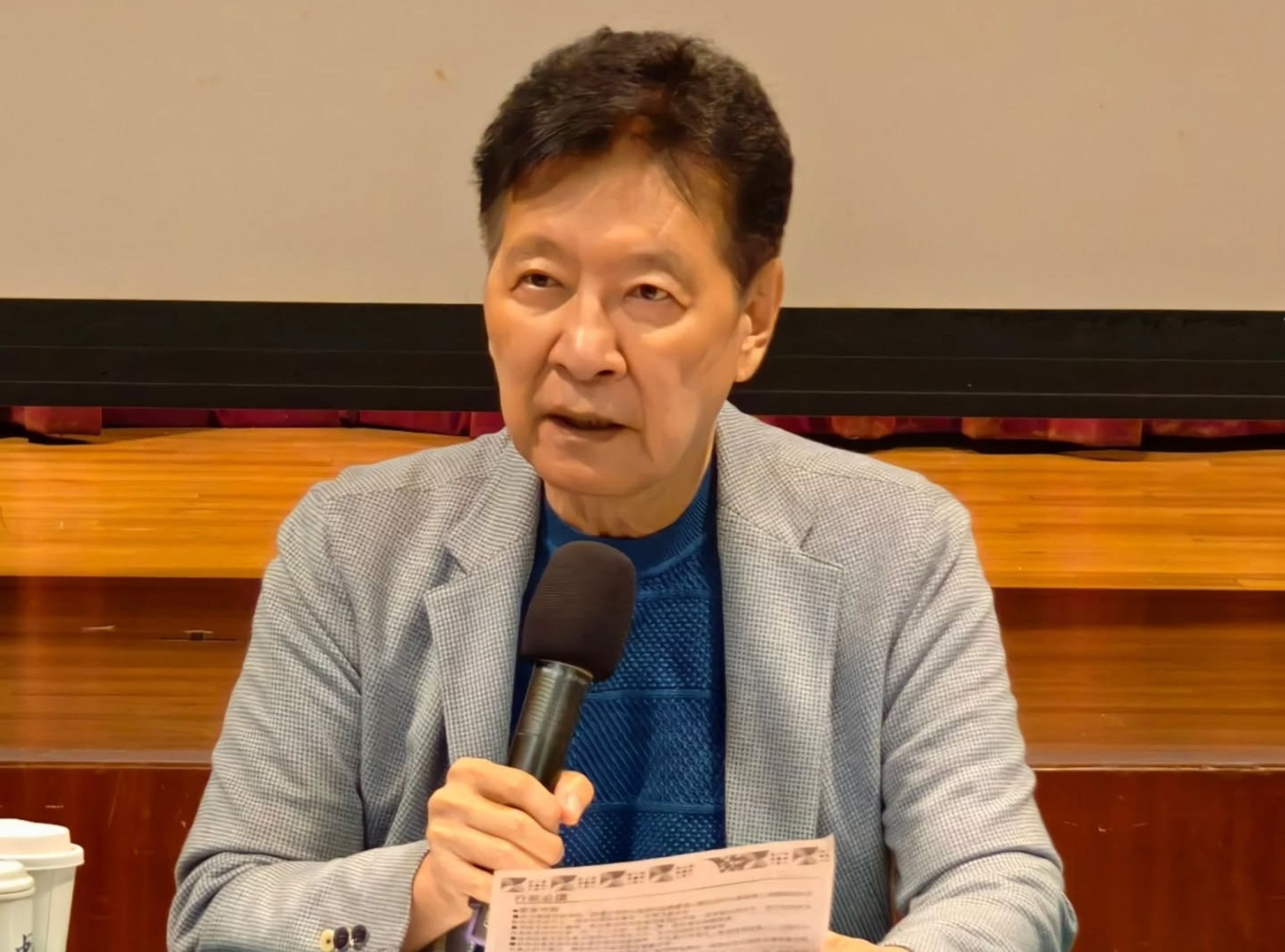趙少康質疑,如果行政院認為32%關稅是錯的,那為什麼不敢告訴國人到底是幾趴?(翻攝自臉書@趙少康)