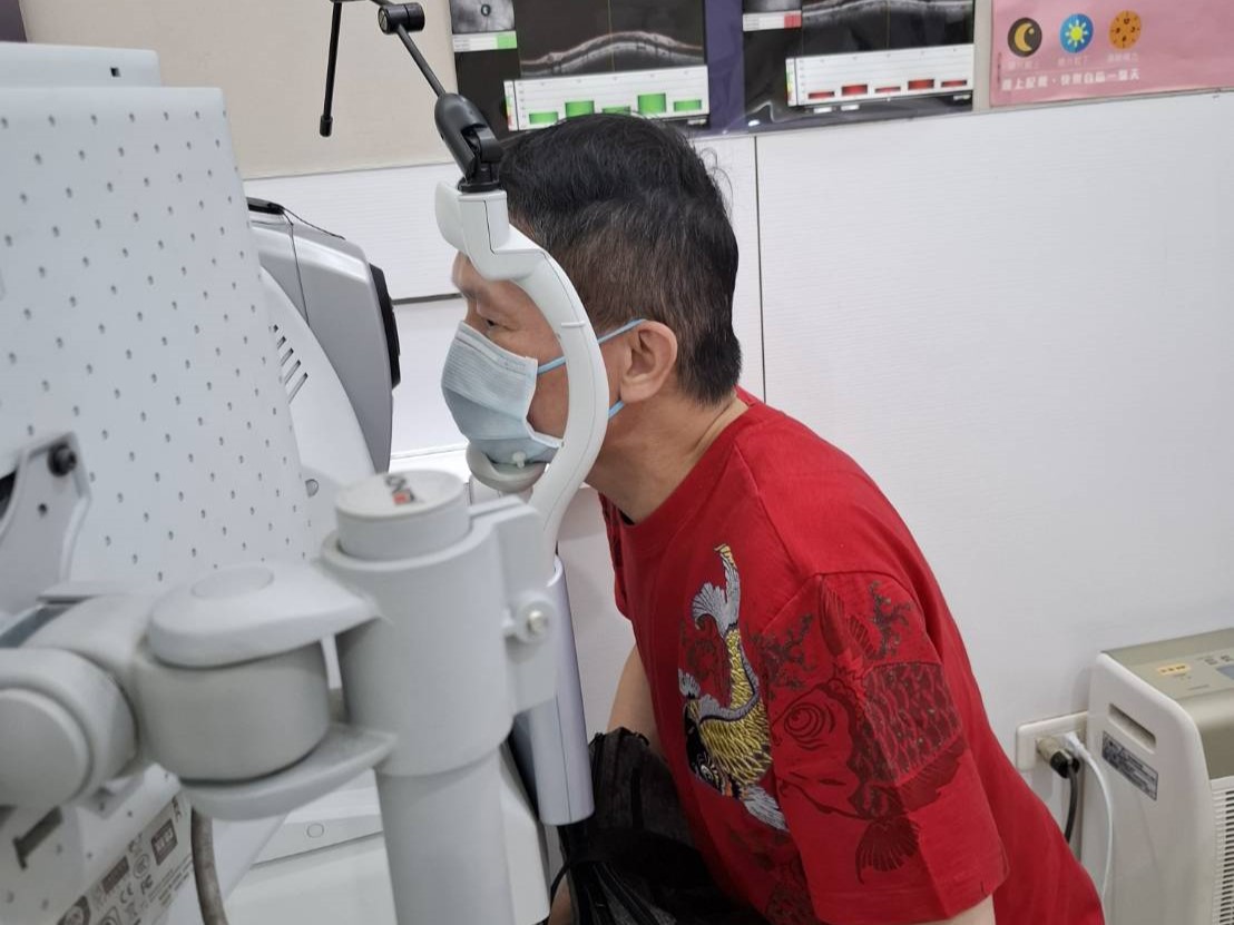 秦楊先前透露，父親節當天起床就失明，目前恢復不到5成。（秦楊提供）