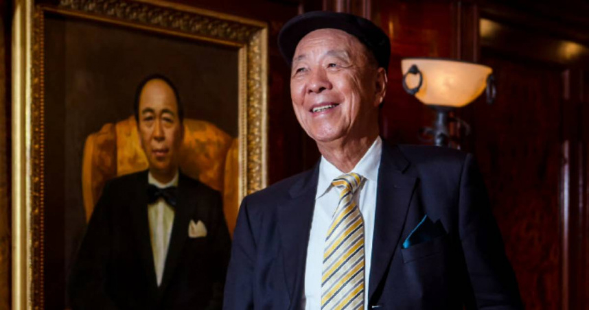 出身貧苦的呂志和靠著一己之力，經歷了波折仍不放棄，最後成為對社會有著重大貢獻的「澳門新賭王」。（翻攝自微博）