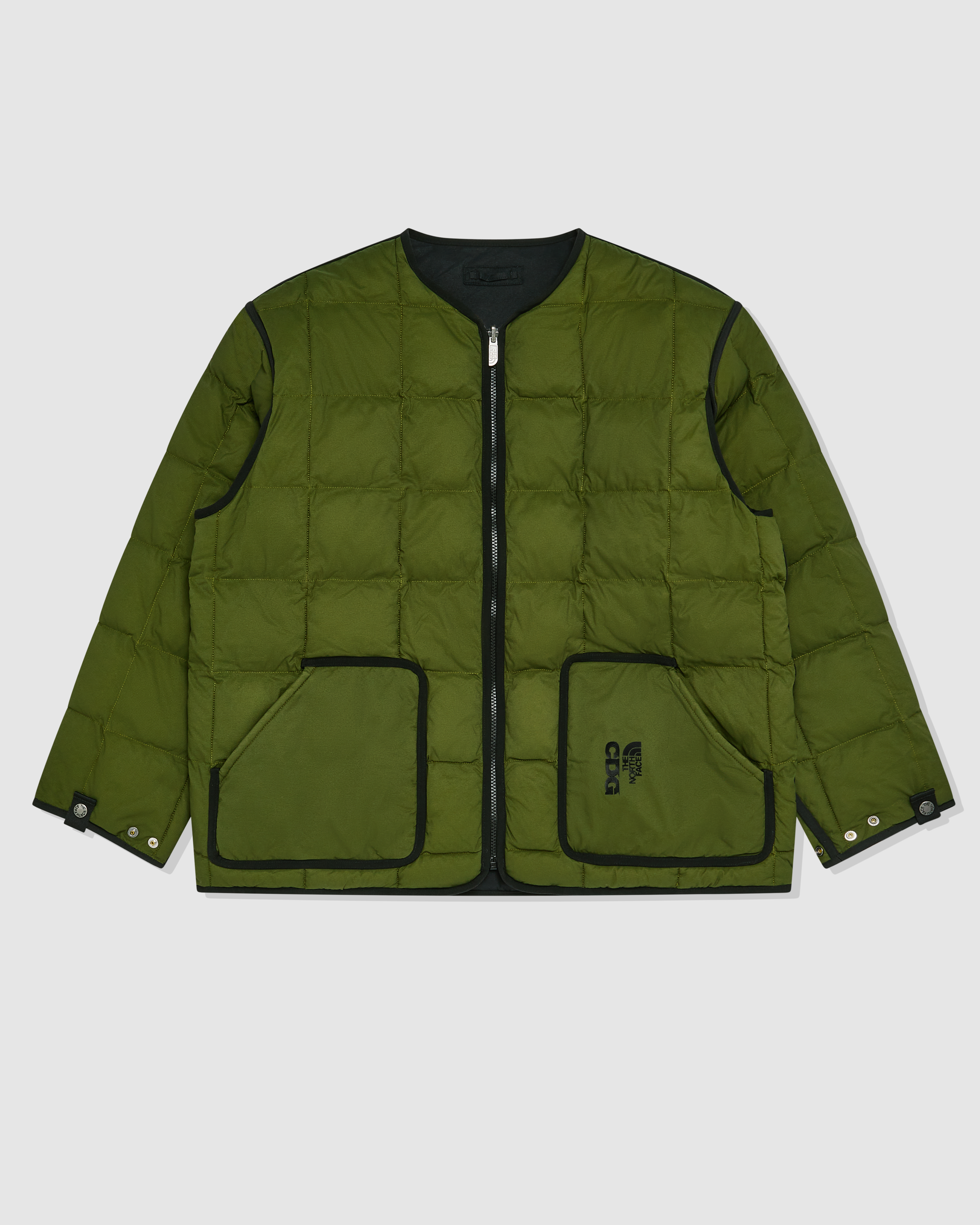 CDG x TNF秋冬聯名系列先鋒綠鋪棉絎縫外套。NT$13,380（喜事集團提供）