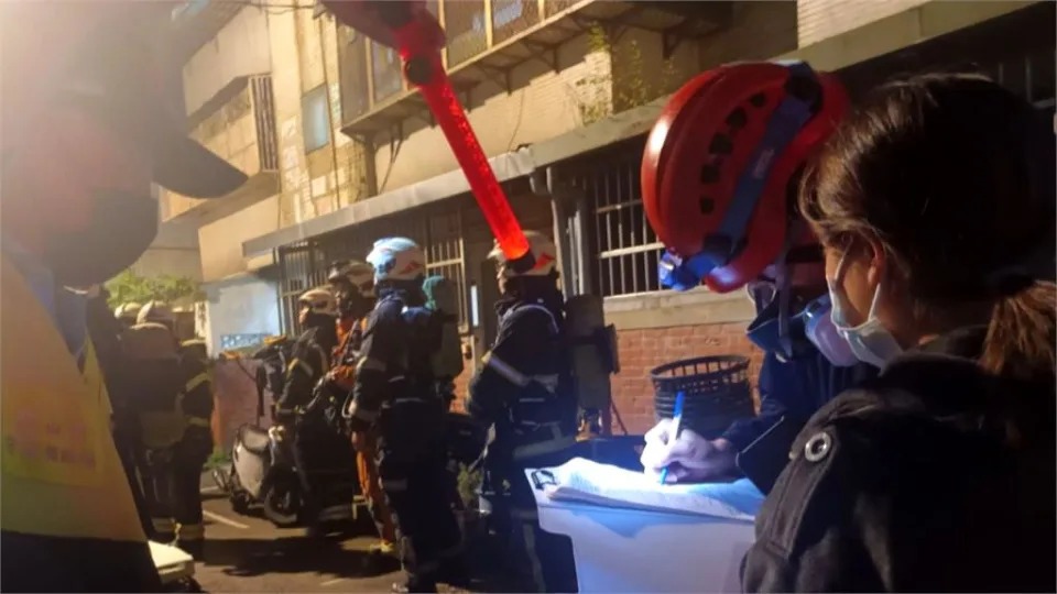 桃園市桃園區民宅昨晚發生火警，初步認定是死者縱火所致。（翻攝畫面）