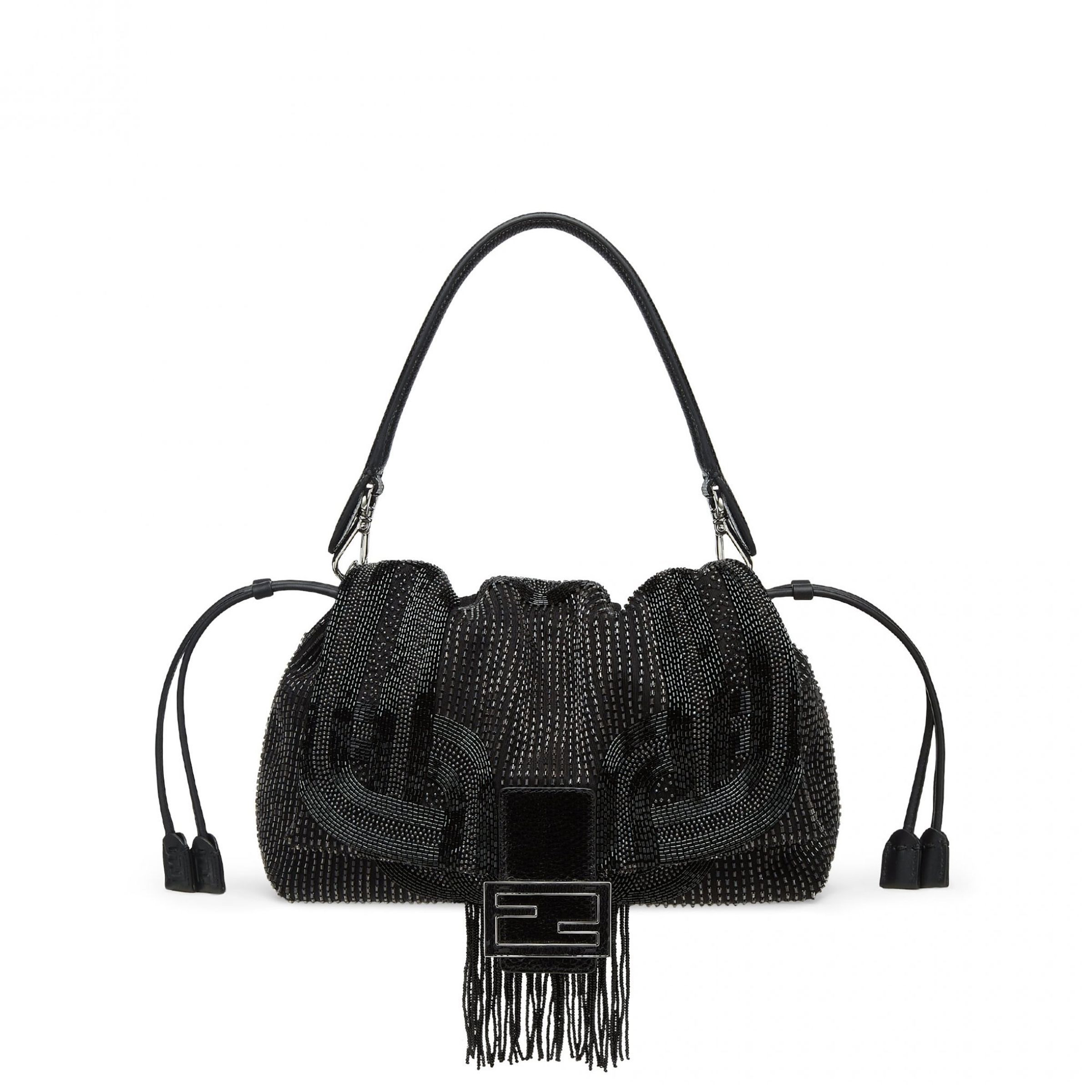 串珠流蘇造型 Mamma Bagette。NT$287,000〈FENDI提供〉