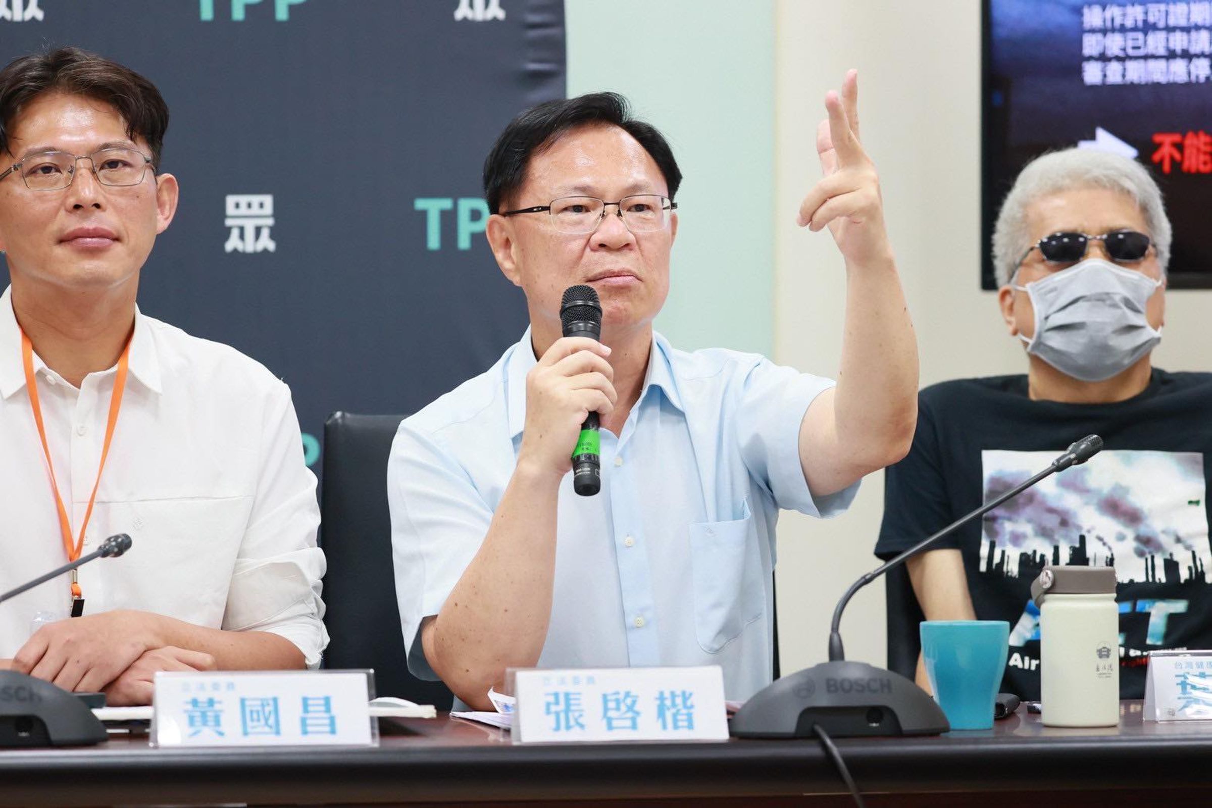 張啓楷今日被傳喚作證近2小時,庭後稱「檢察官特別交代不能講、偵查不公開」。(翻攝自臉書@張啓楷)