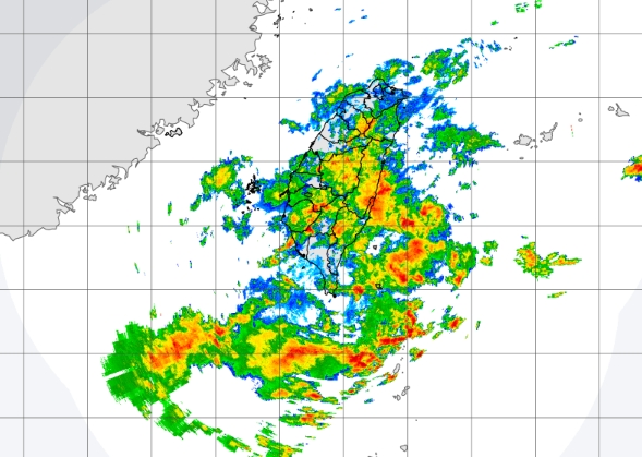 雨區往南！中央氣象署中午對南投以南的8縣市發布大雨特報。（翻攝自中央氣象署官網）