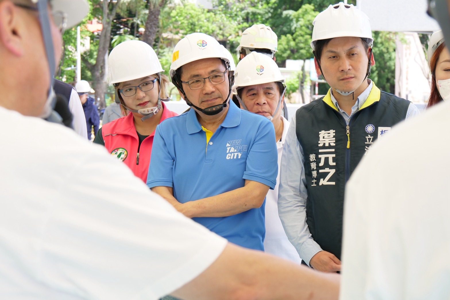 汪潔民曝，葉元之陪侯友宜前往視察工程，卻先跑掉，讓侯也有點傻眼。（翻攝自臉書@汪潔民）