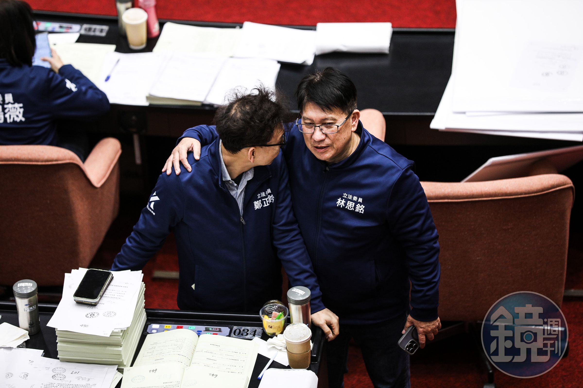 四叉貓爆料林思銘(右)有交通違規等情事,林思銘嗆網軍側翼別再無腦攻擊。