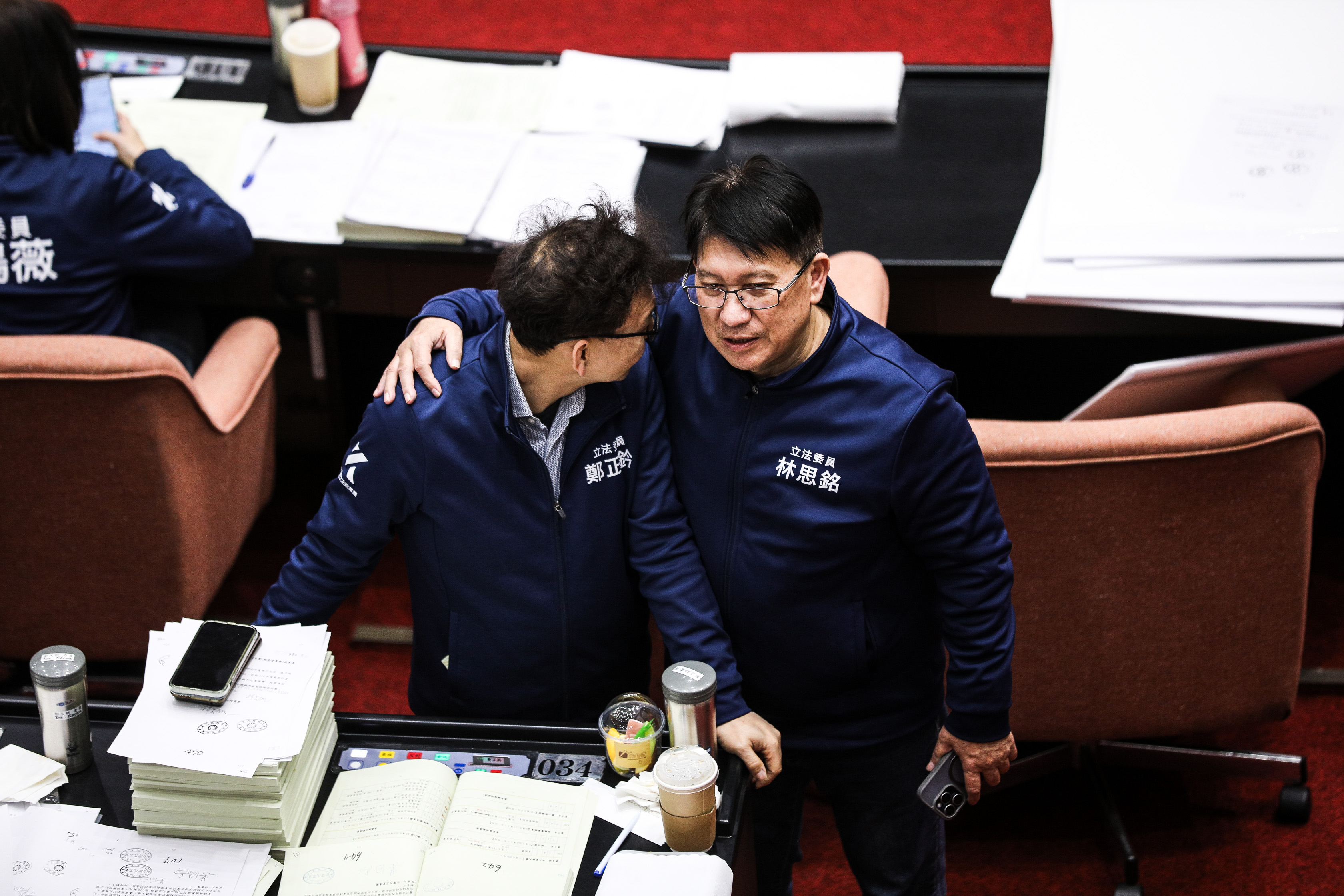 四叉貓爆料林思銘（右）有交通違規等情事，林思銘嗆網軍側翼別再無腦攻擊。