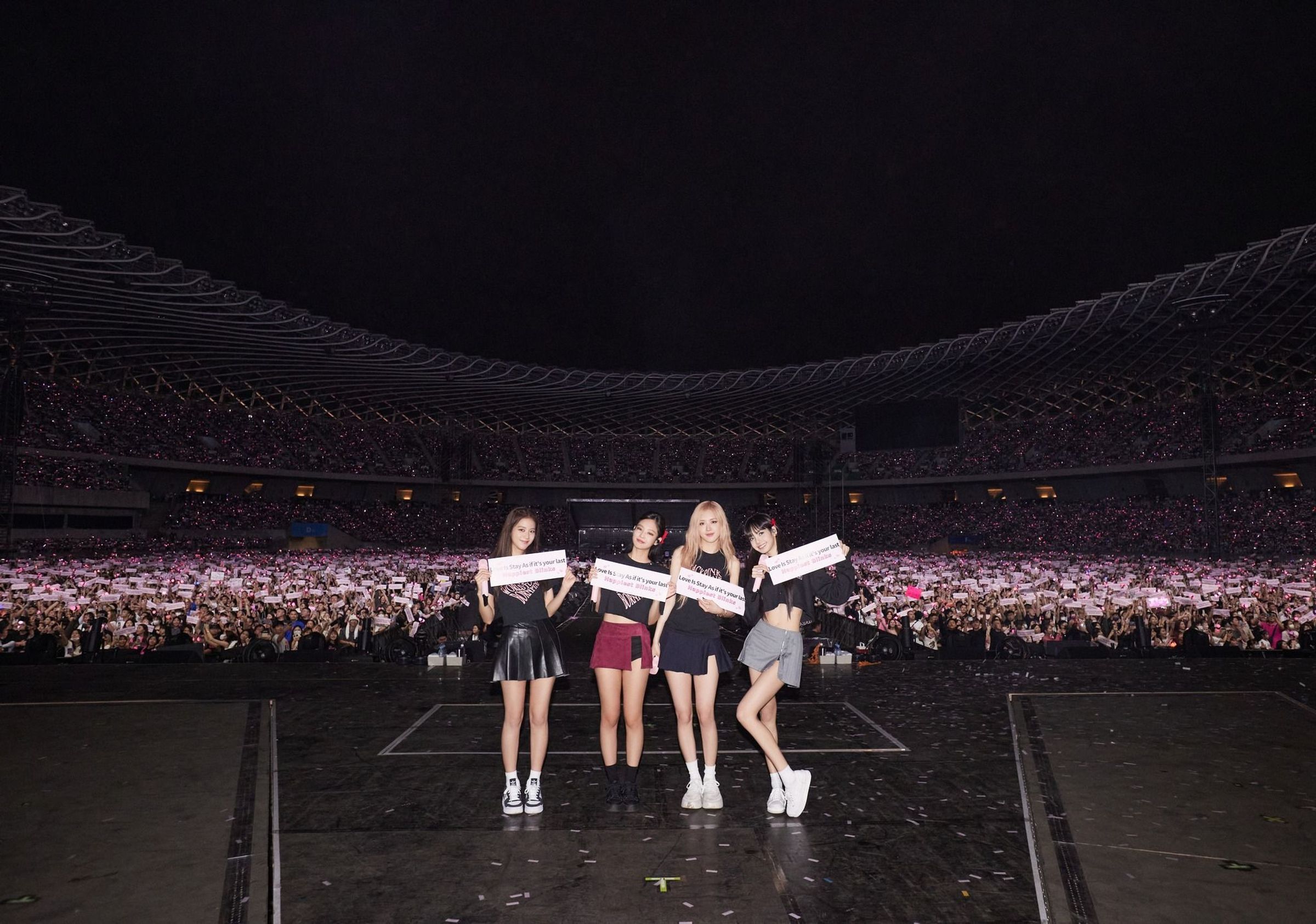 高雄市政府積極發展演唱會經濟，BLACKPINK等國內外重量級歌手都來台演出。（翻攝自BLACKPINK粉絲專頁）