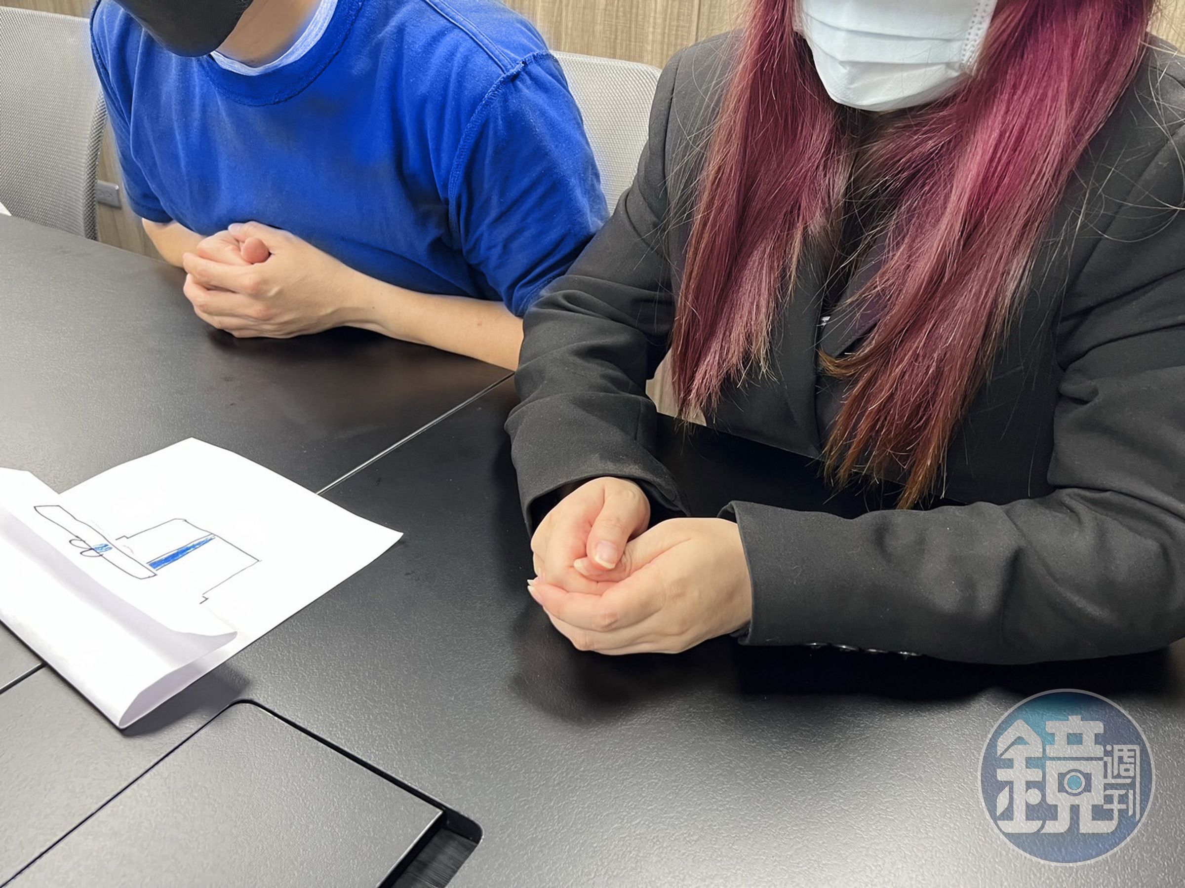 受害女童小果(化名)的爸媽現身淚訴,希望政府重視兒少案件。(照片經過特殊處理)