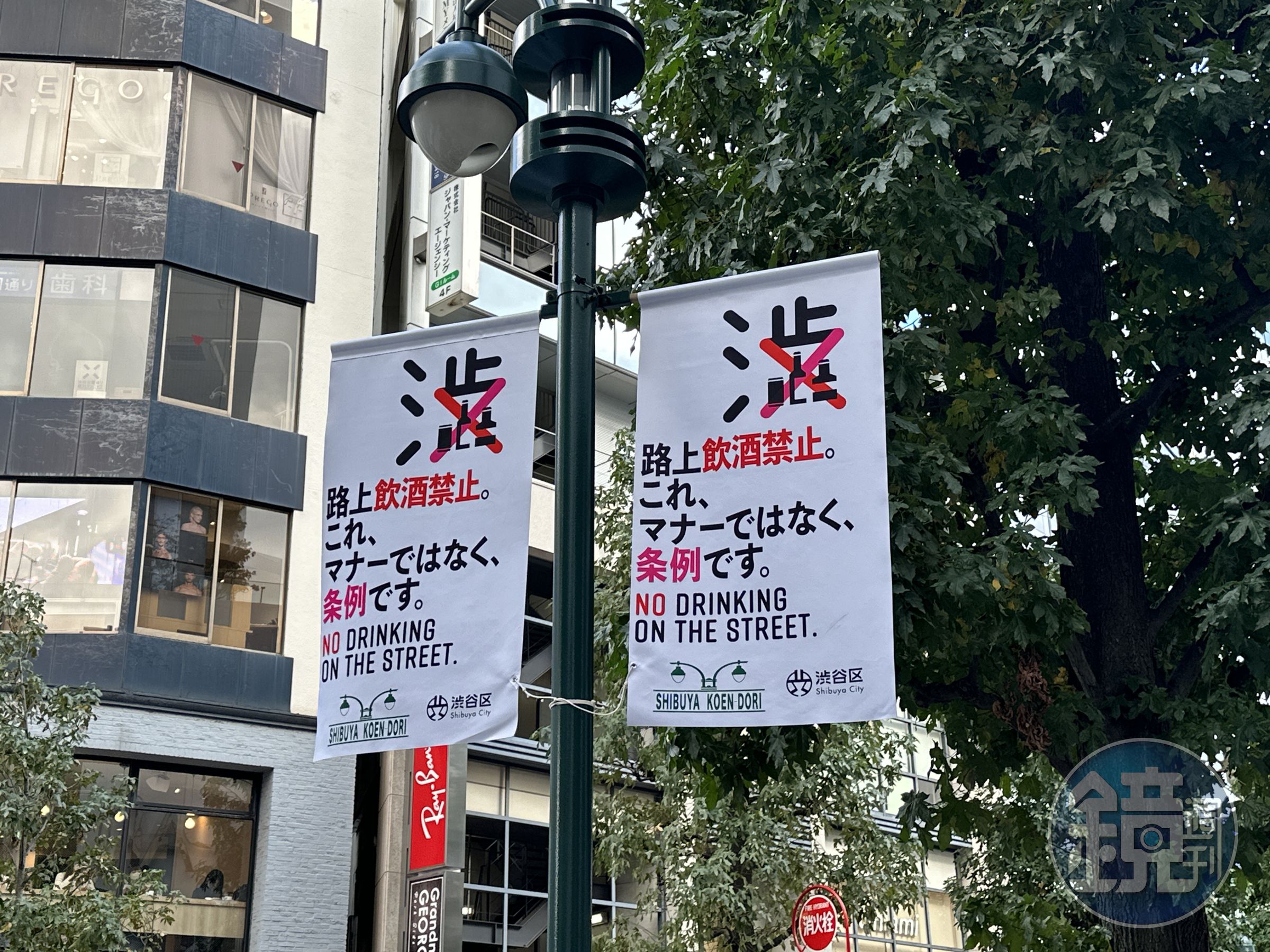 為避免人潮擁擠導致韓國的悲劇在東京重演,澀谷今年在街頭掛滿禁止公開進行萬聖節相關活動的標語。