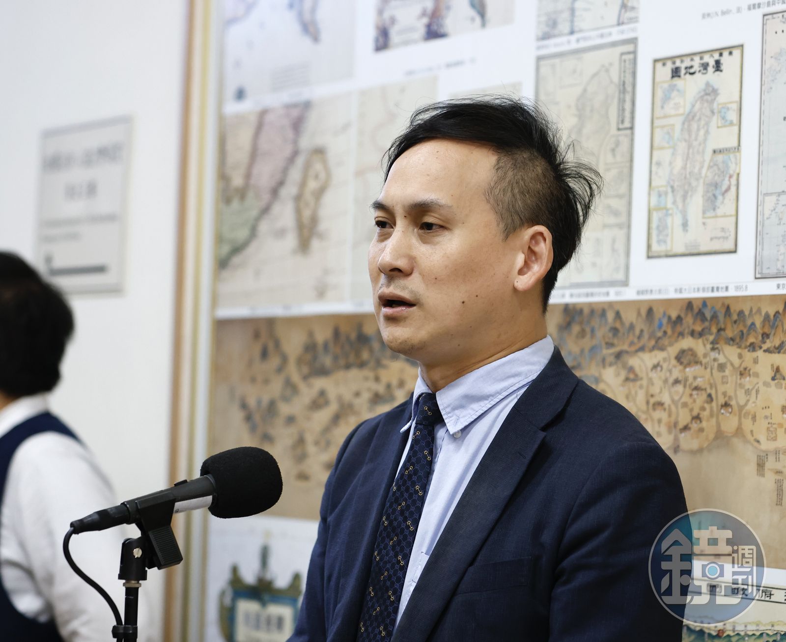方姓助理的遺孀首度現身,控訴先生遭葉言語羞辱及精神虐待,並侵害勞權,葉元之回應了