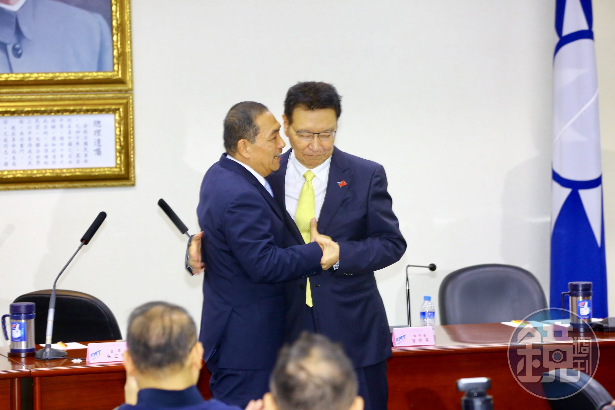 小笠原欣幸分析,近期民調大規模波動,是因為在野整合造成的騷動,如同幾年出現一次的超大型颱風。