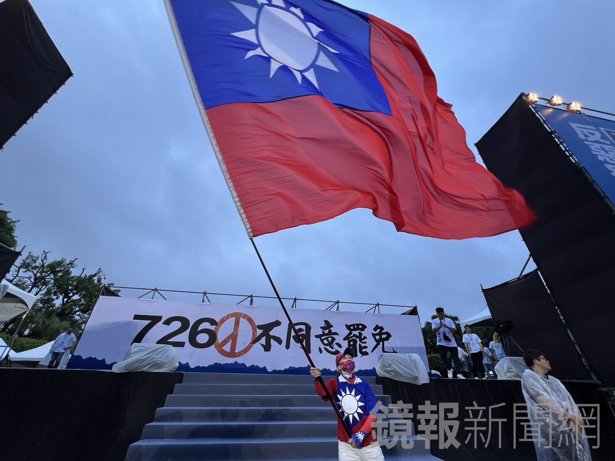 李明賢約於20時30分,又聲稱人數增至15萬人,「遠超過昨天的人數」。
